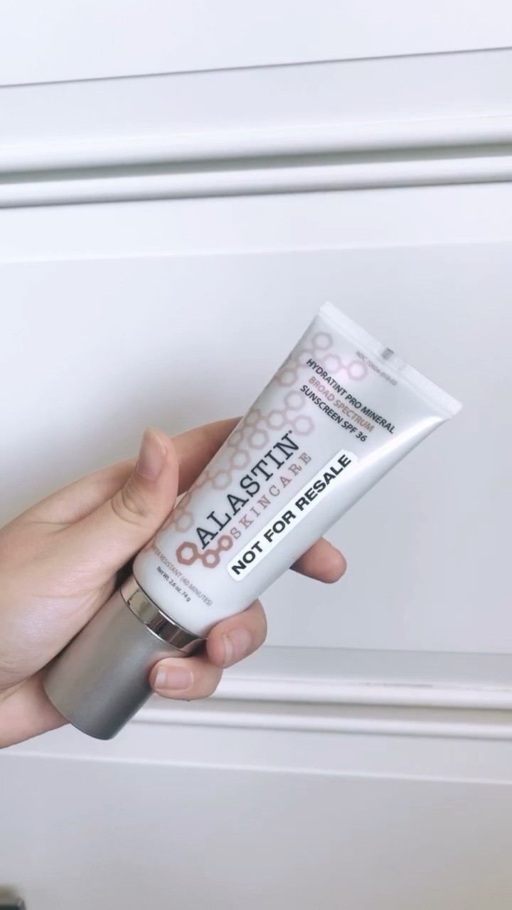 Makeup??? But it’s GOOD for your skin?? That’s right!! The BEST tinted spf!! And it’s high coverage 💅🏼

#LTKbeauty