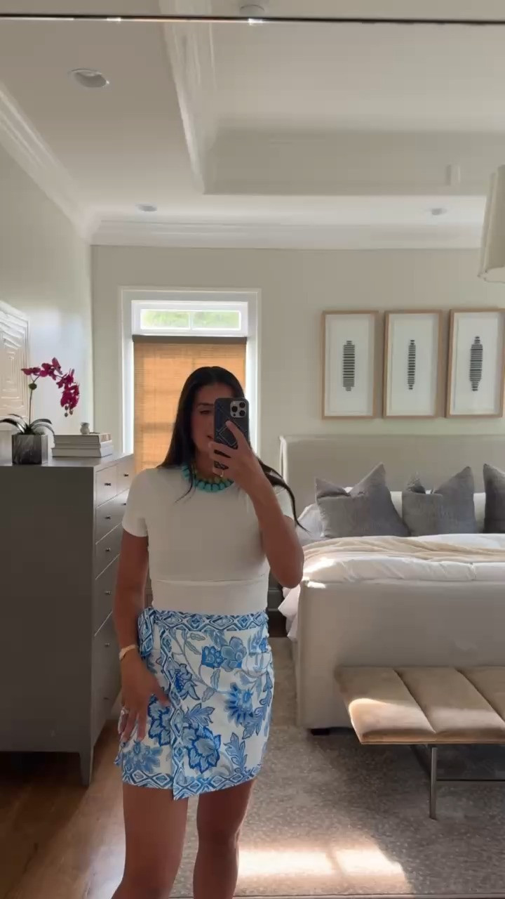 This skirt fits like a glove!

tts: m

skirt, wrap skirt, summer outfits, wrap skirt oufit, walmart, amazon, baublebar, turquoise necklace, grace white 

 

#LTKgrwm #LTKootd #LTKSeasonal