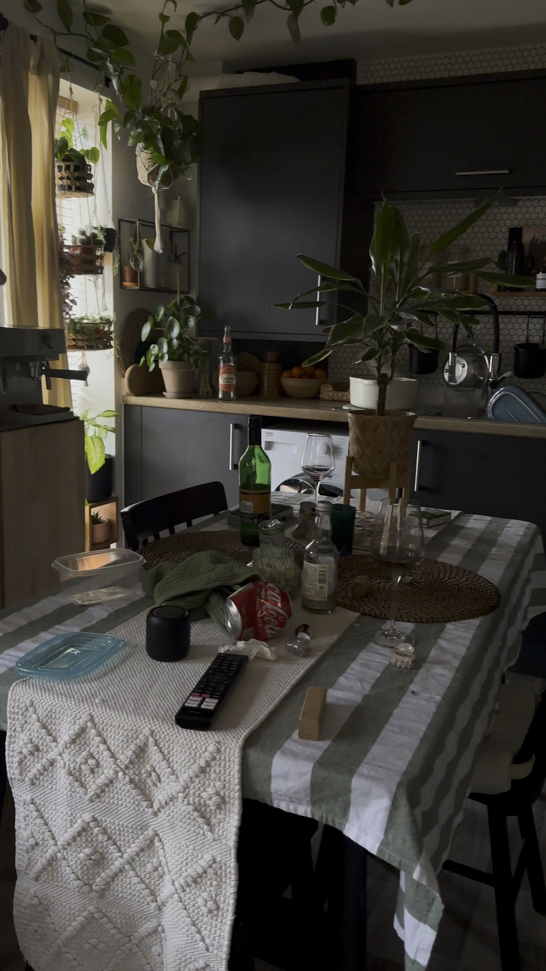 apartment reset after New Year’s Eve 🥂🫧 

LTKFestiveSaleUK #LTKhome #LTKVideo