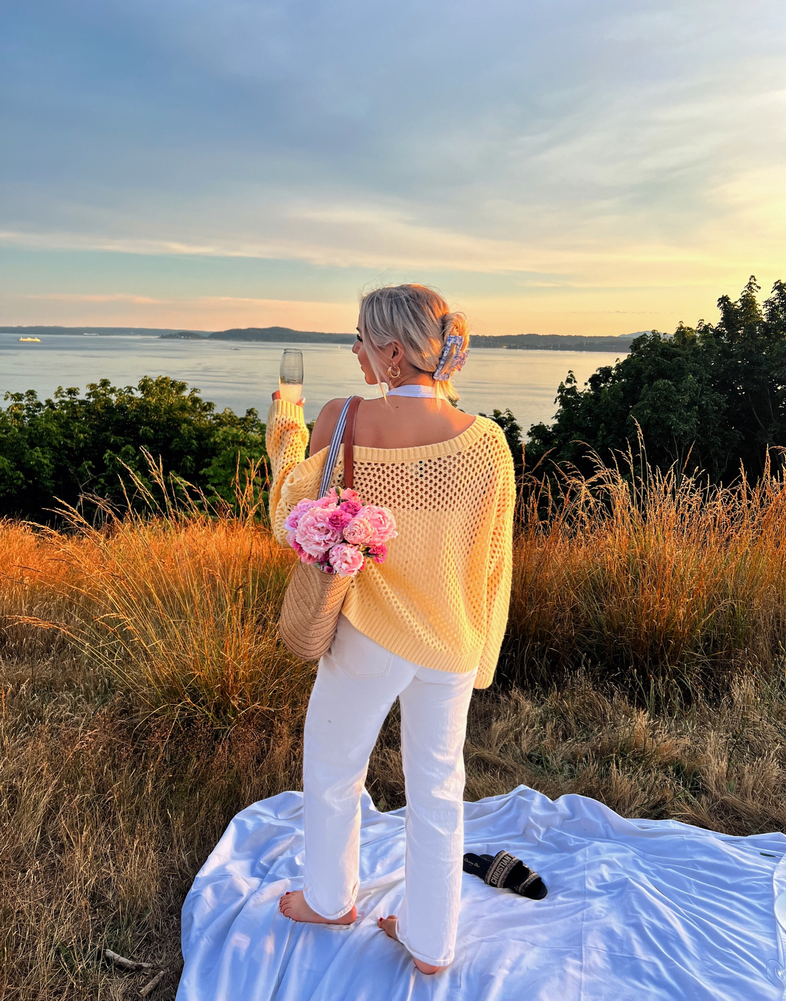 Little sunset picnic look💛
Cardigan wearing a size large for an oversized look
Jeans wearing a size 26 (2)


#LTKFind #LTKSeasonal #LTKstyletip