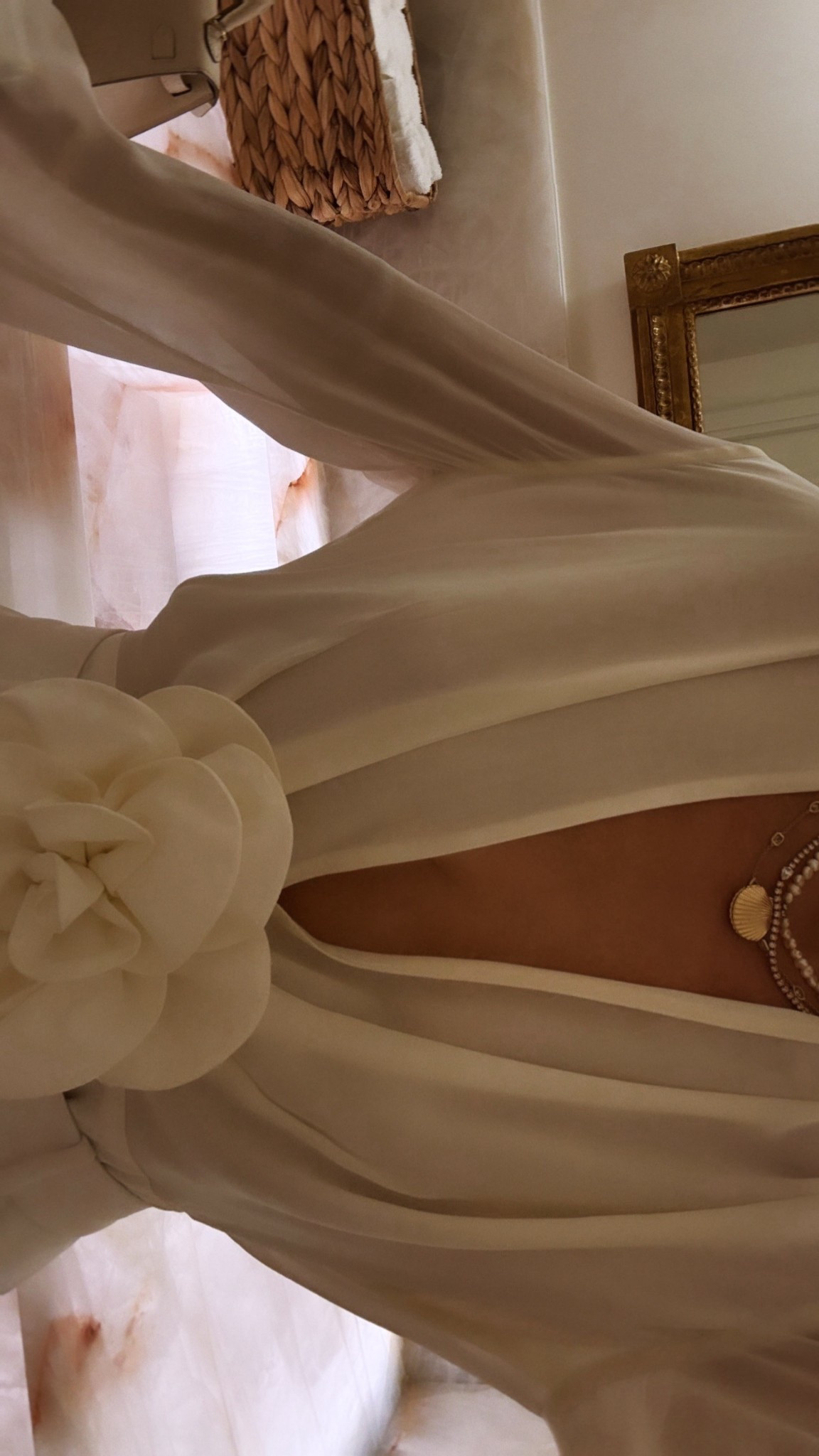 Blouse and diamond necklaces 💎