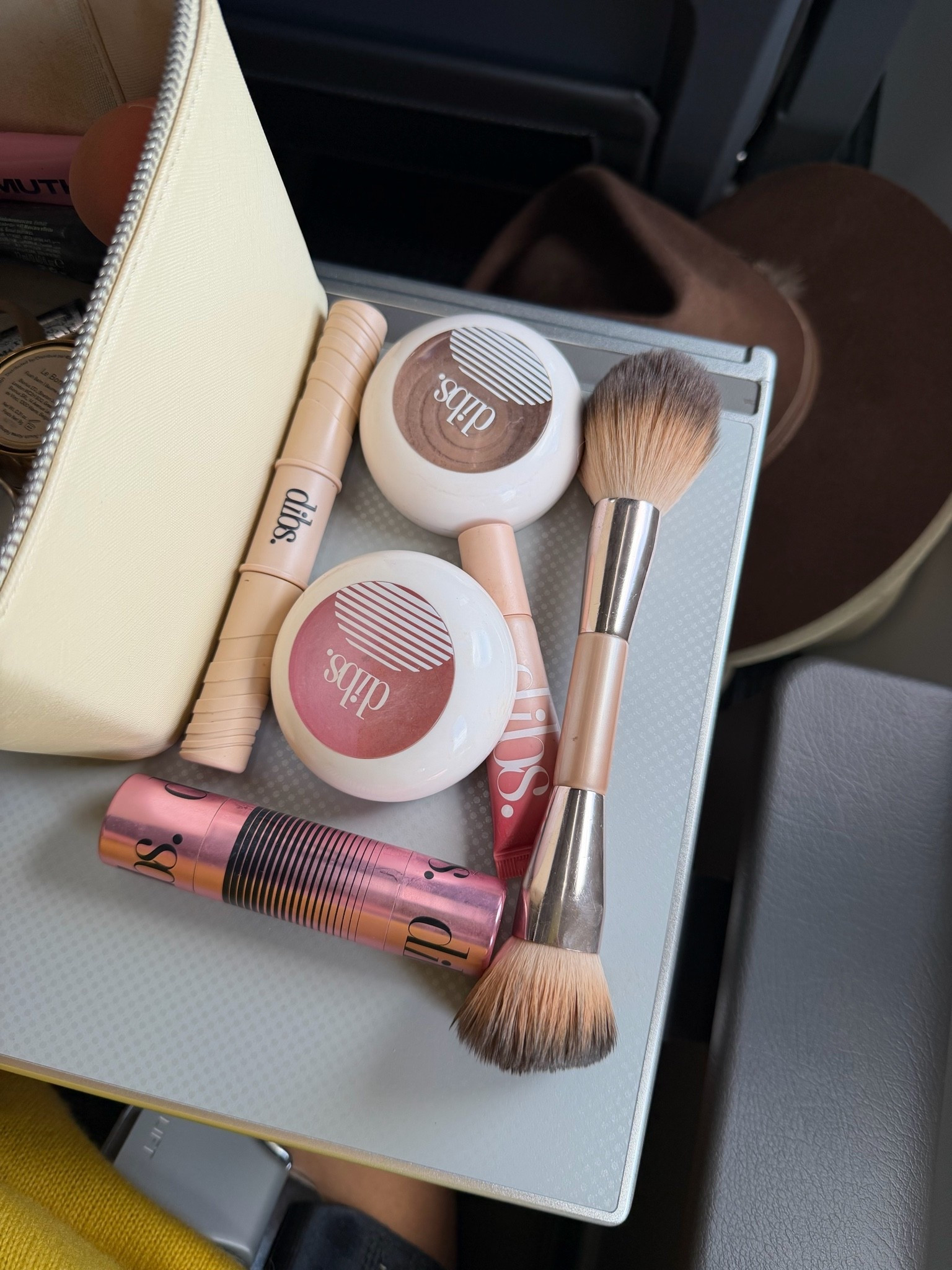 Dibs 20% with code DIBSSUMMER

Shade Moondust in the glow tour duo stick 
Shade caramel cappuccino in bronzer 
Shade pop star in blush

#LTKSaleAlert