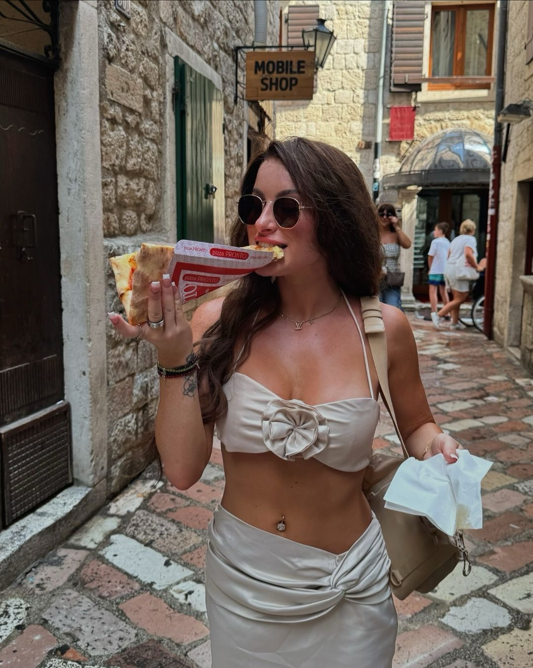 This cream set is perfect for a day in Montenegro🤍