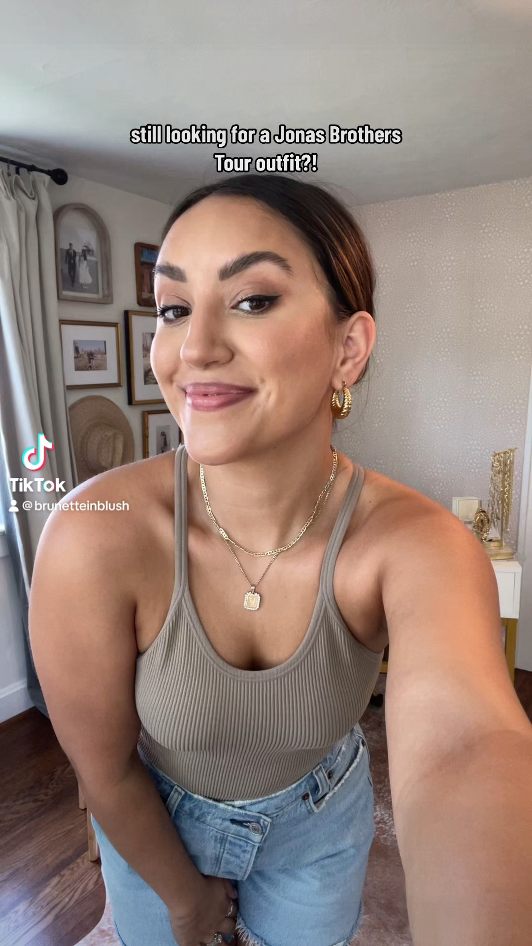 Jonas brothers tour outfit ideas!

Concert outfits, jonas brothers, futuristic outfit, gold pants, leather pants, Jo bros

#LTKunder50 #LTKunder100