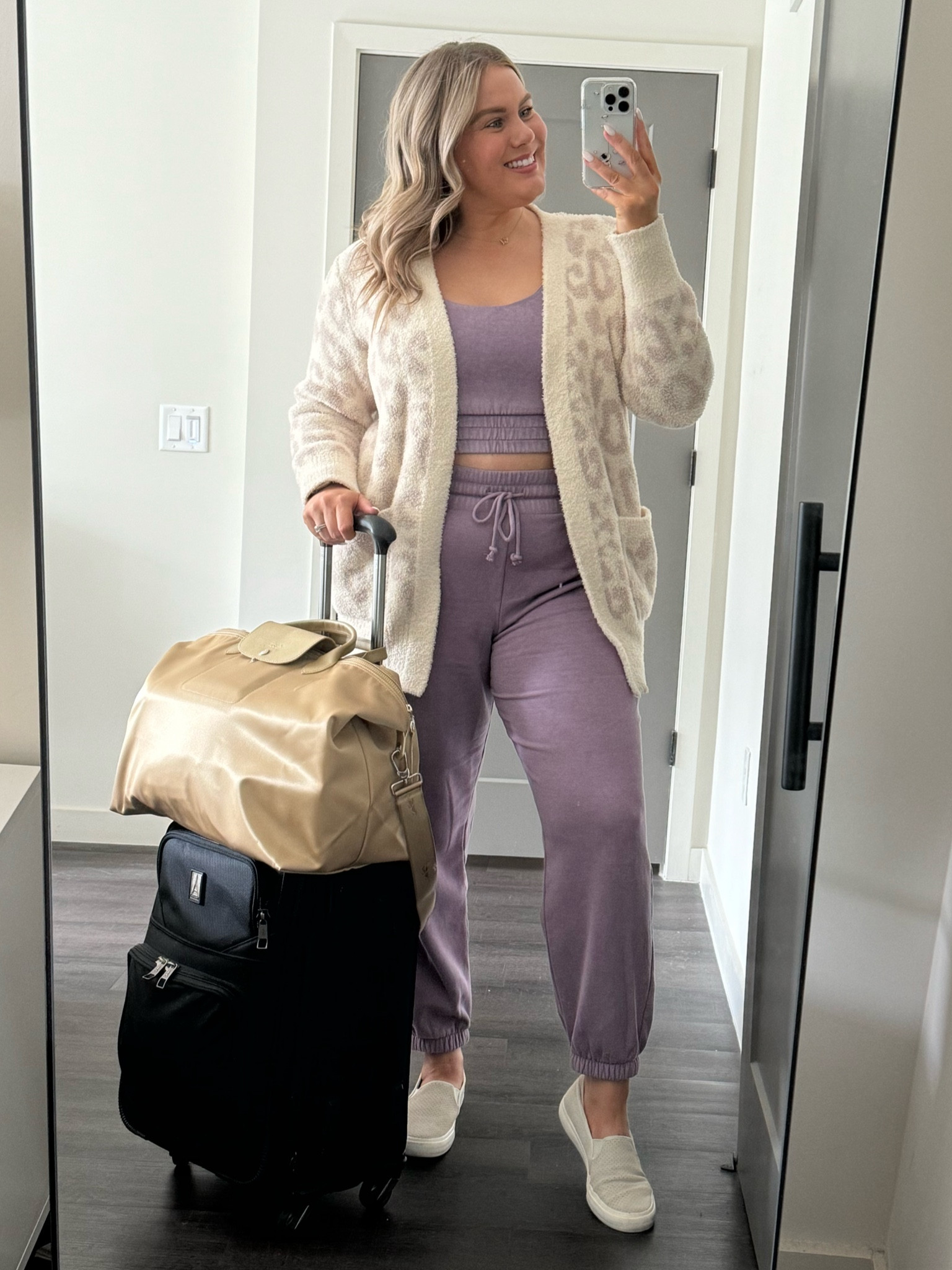 Holiday travel OOTD


#LTKmidsize #LTKstyletip #LTKtravel