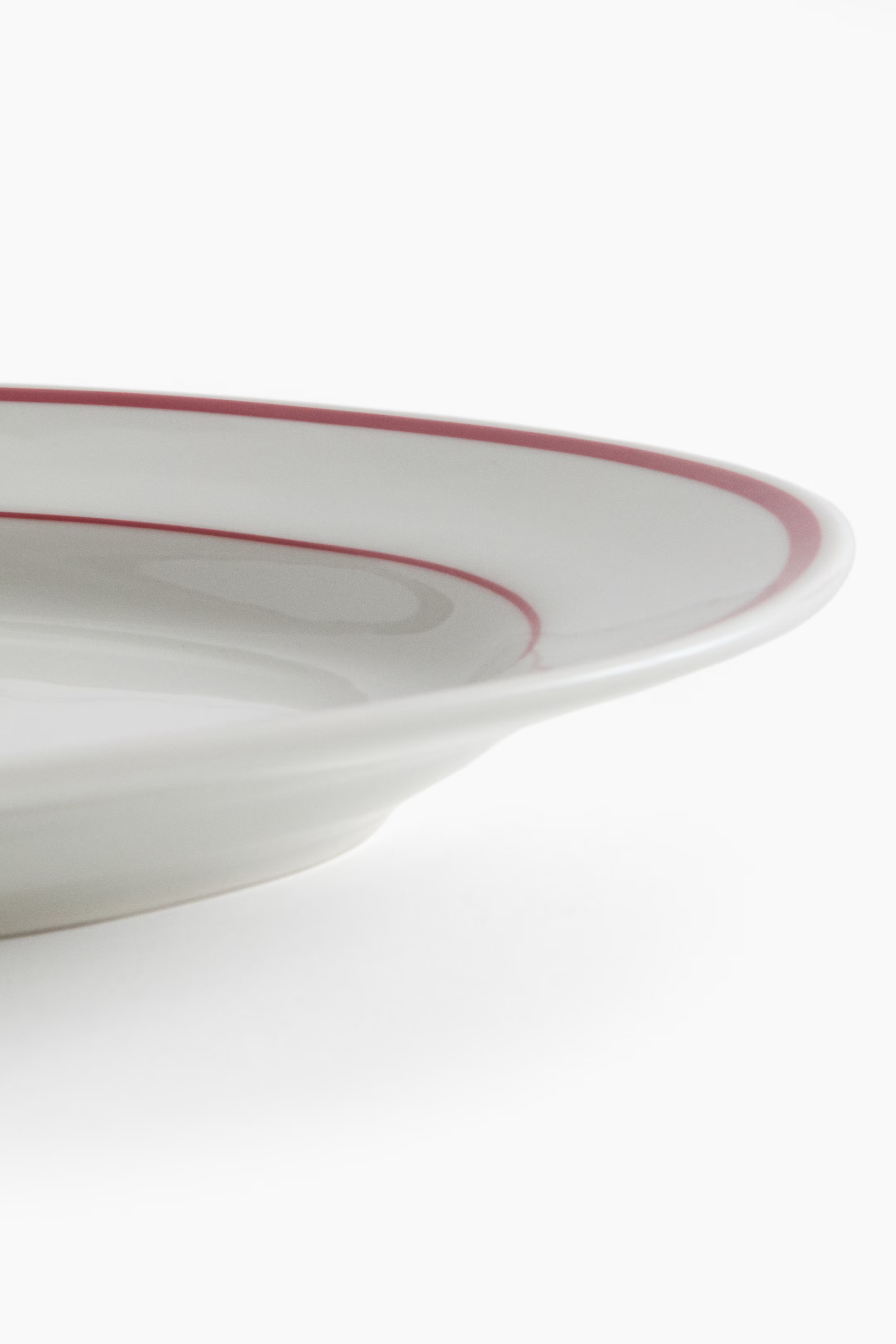 Large Porcelain Serving Plate - Red/The Holiday Club - Home All | H&M US | H&M (US + CA)