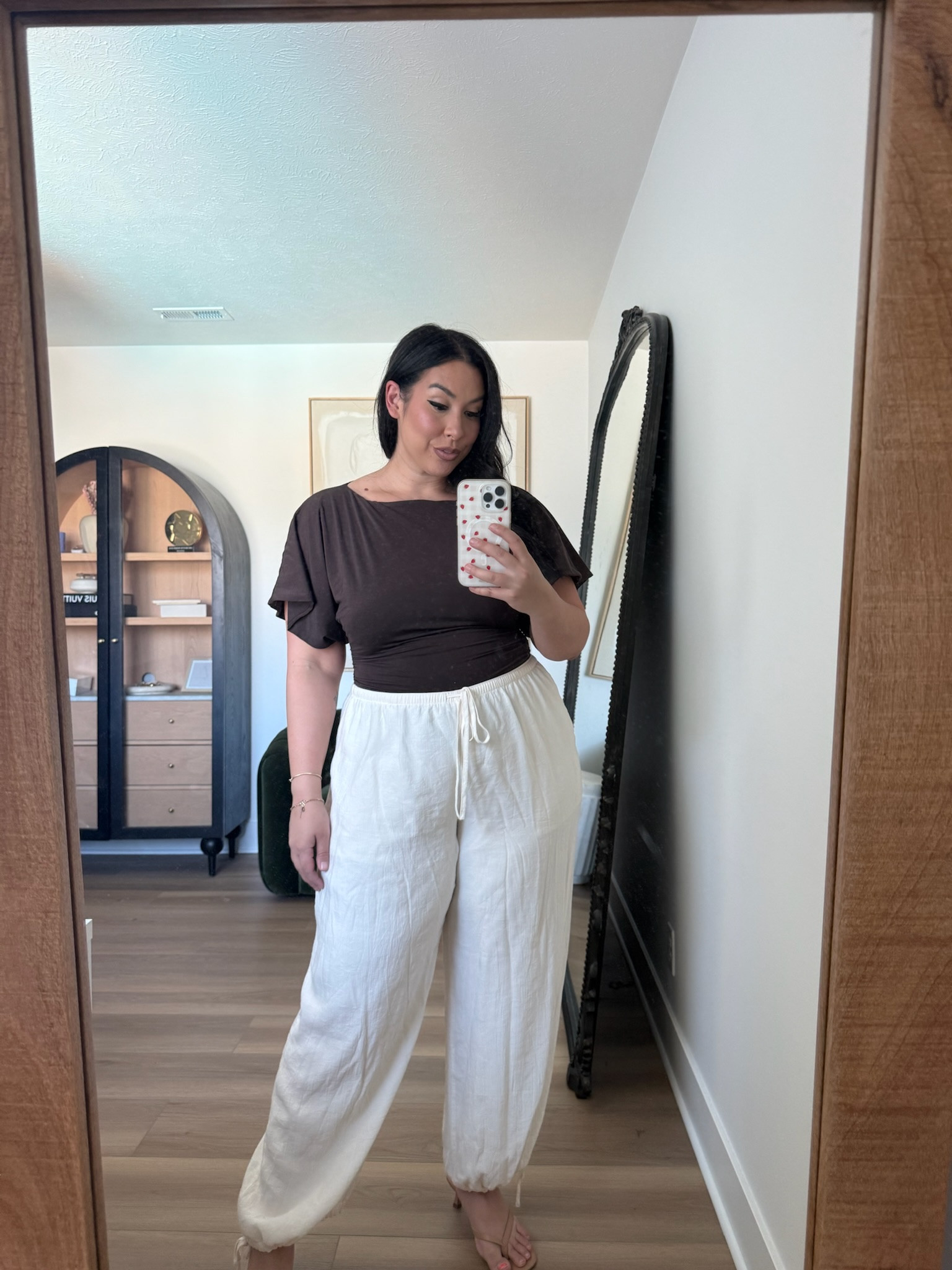 Midsize Abercrombie outfit!
-
-
-
Summer style, midsize style, midsize fashion, summer dress, summer outfit