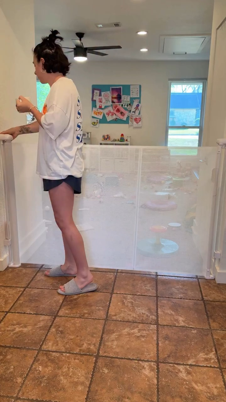 The playroom is extra bad today cause I was solo parenting all week until yesterday so we were just in survival mode 😅😂 so enjoy all the toy asmr!!! LOL 

#cleaningmotivation #cleanwithme #cleaningasmr #asmrsounds #asmrvideo

#LTKHome #LTKKids #LTKmomlife