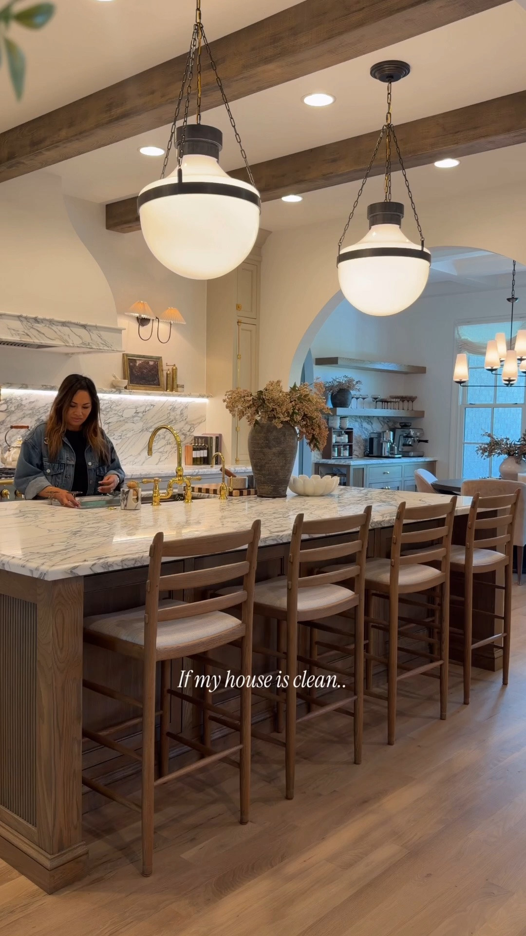 *Sound on, this audio sounds about right 😆 Anyone else? 🙋🏻‍♀️ There's no better feeling than a nice clean and organized home 😌