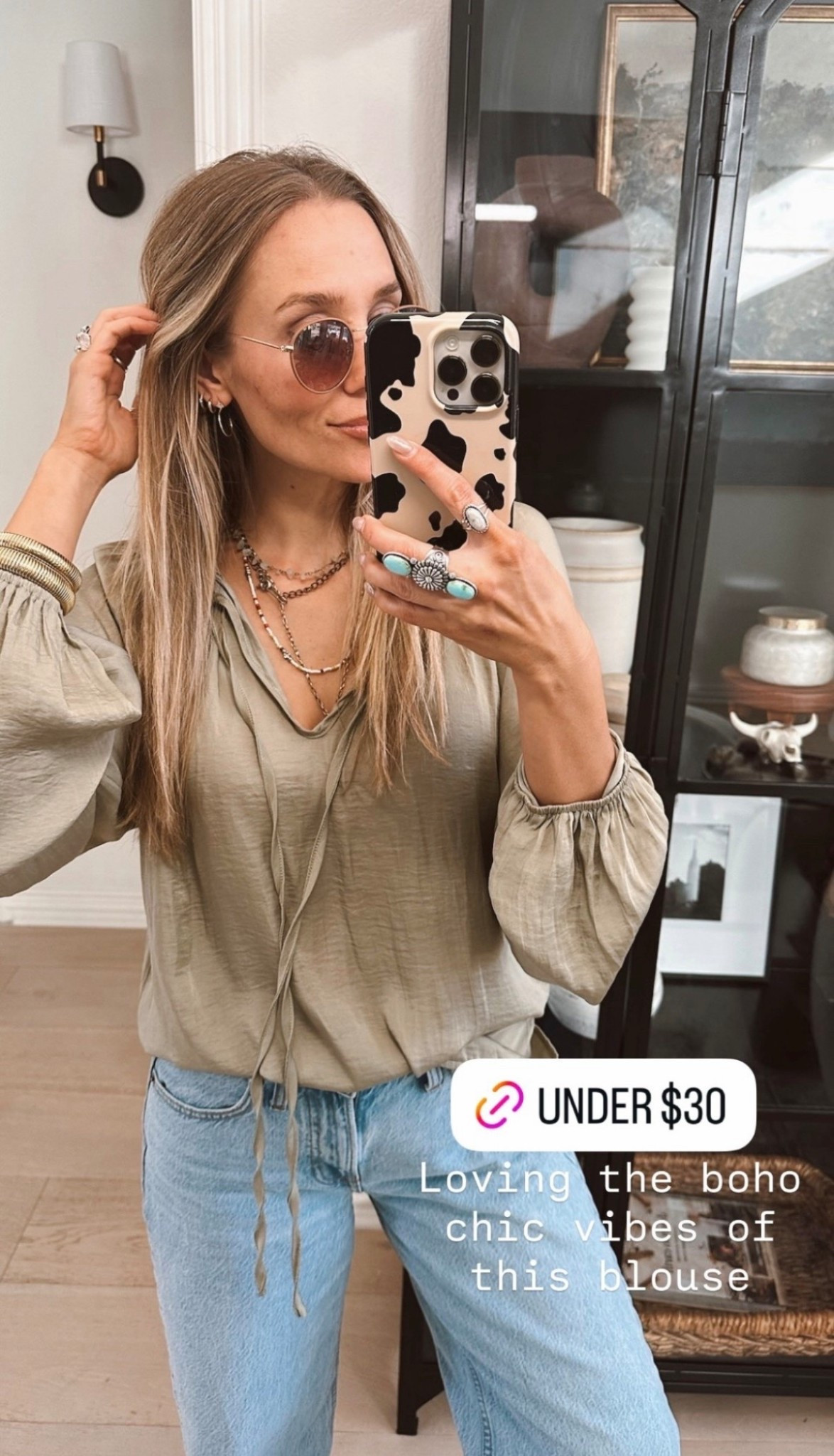 🤍 Loving the boho chic vibes of this blouse
