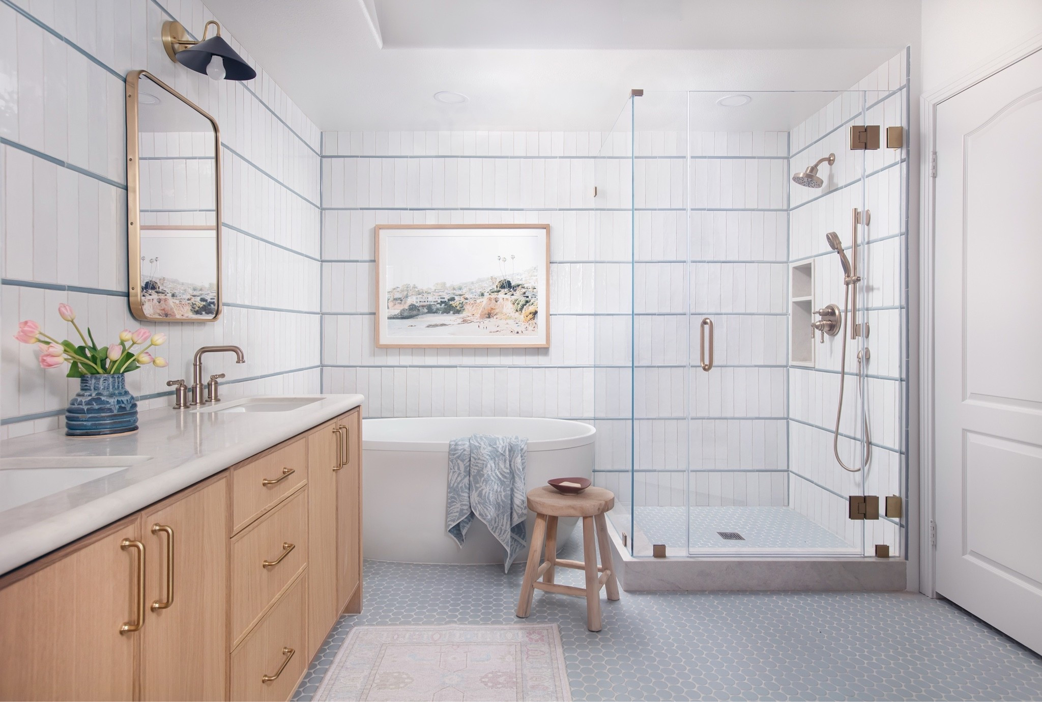 Coastal modern bath towels to elevate your daily routines.
