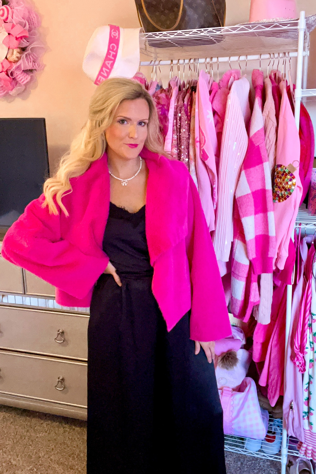 Faux fur jacket
Valentines day outfit
Date night outfit 
Workwear outfit
Girls night outfit 

#LTKfindsunder50 #LTKfindsunder100 #LTKworkwear