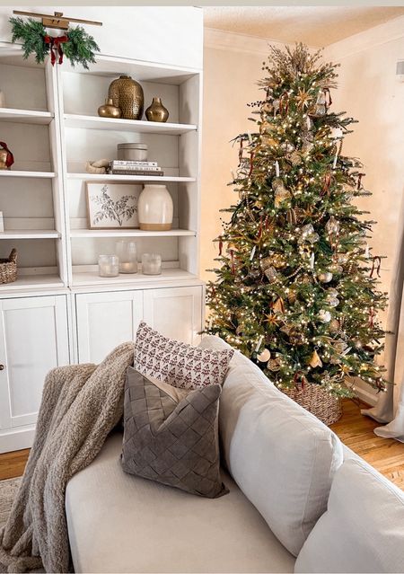 The Christmas tree is decorated!!!!

I have an assortment of ornaments… from Hobby Lobby, World Market, Walmart, Target are the main places. I linked what I could or similar alternatives.

#LTKSeasonal #LTKHoliday #LTKhome