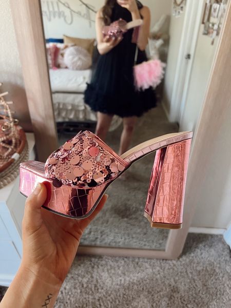 Metallic sequin heels 

#LTKShoeCrush #LTKFindsUnder50 #LTKStyleTip