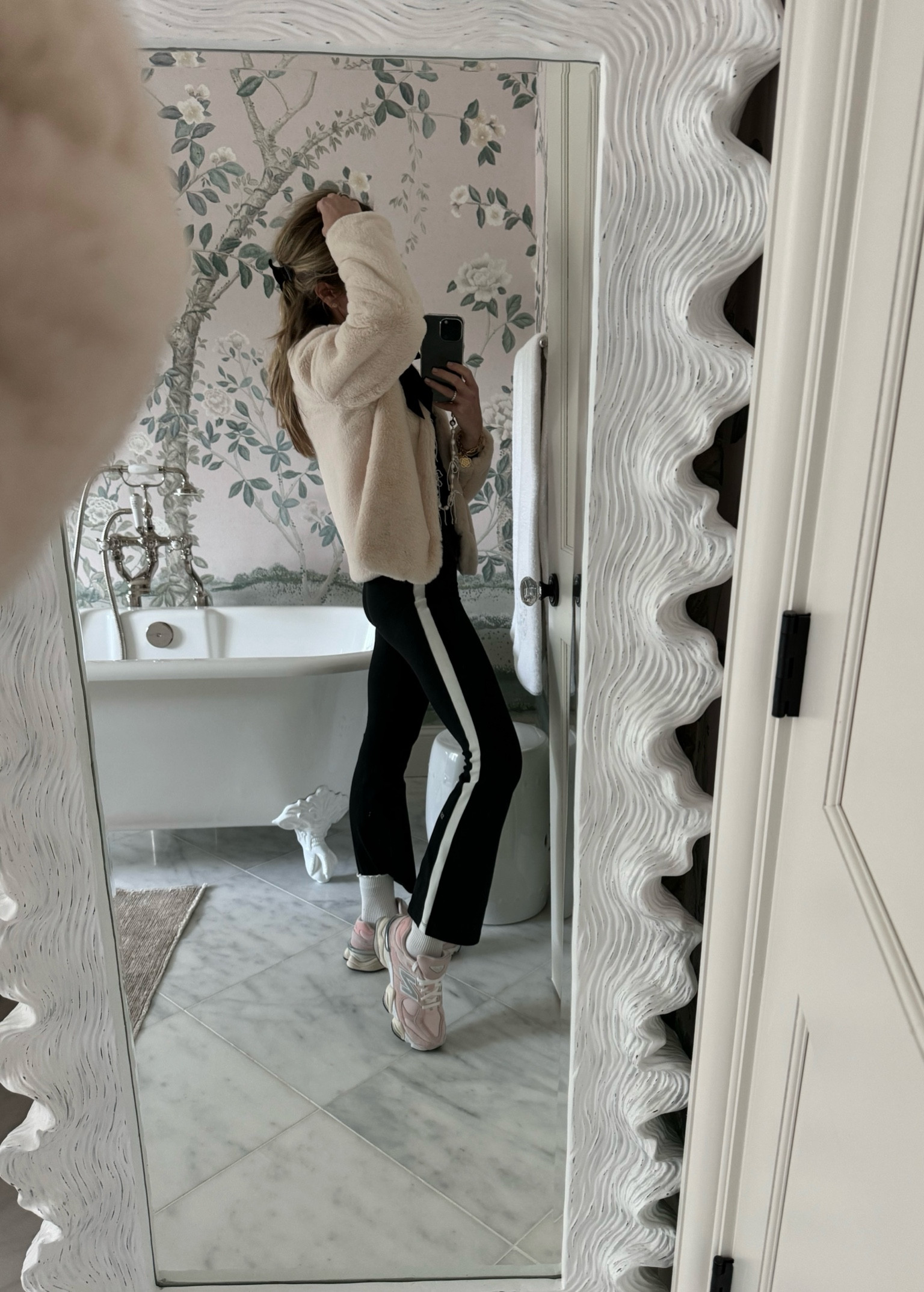 Love a furry jacket and need this ref one! 