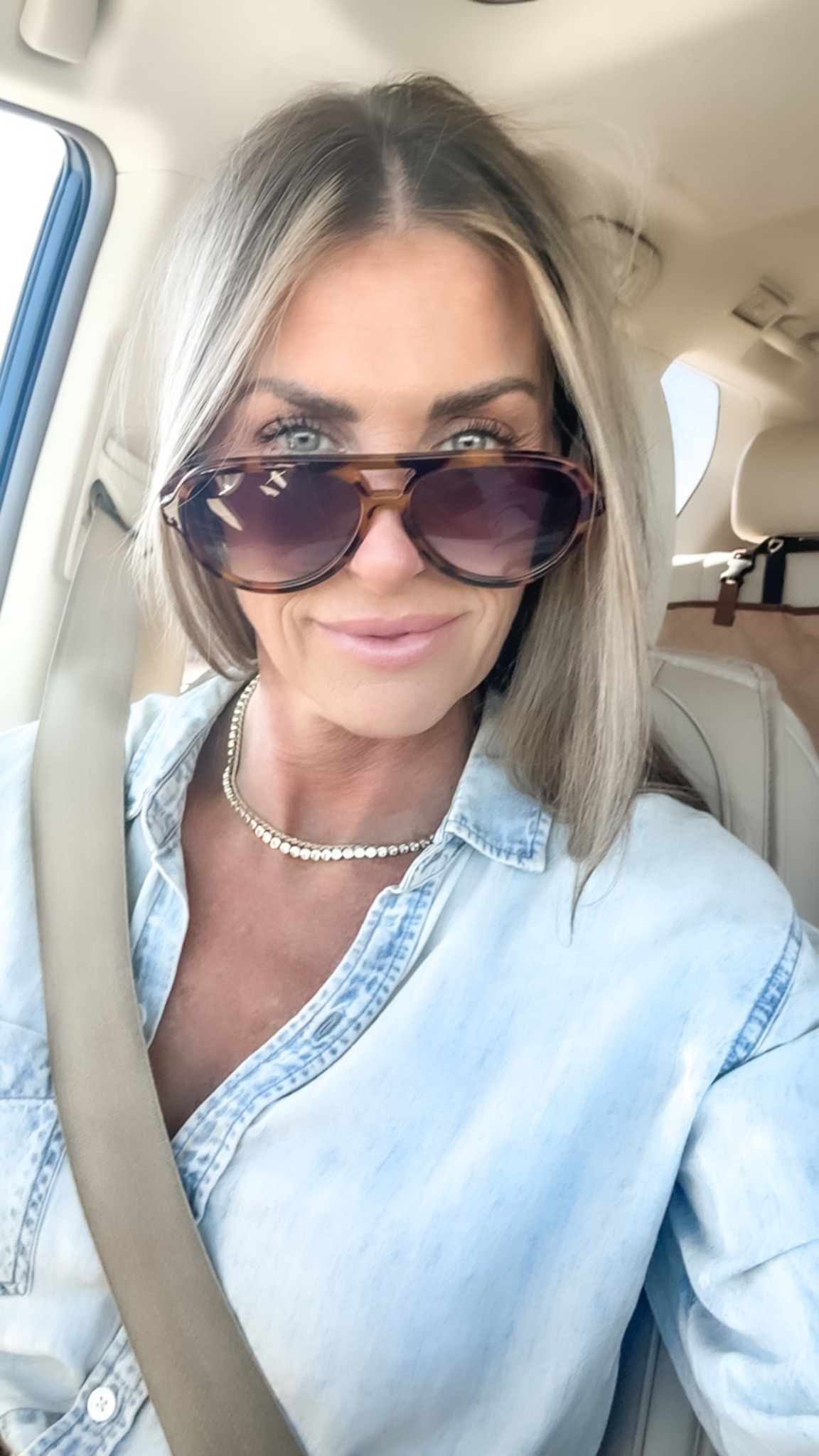 Still fangirl-ing over these $17 tortoiseshell sunglasses! Don’t sleep on this deal….

#LTKOver40 #LTKootd