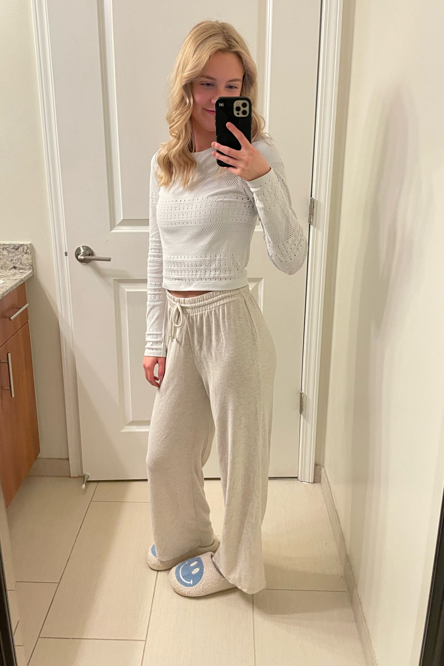M in long sleeve
S in sports bra
XS in pants
Size 5-6 women’s in slippers
#comfyfit #loungewear #aritzia #freepeople #fpmovement #slippers #springoutfit


#LTKfitness #LTKSpringSale #LTKfindsunder100