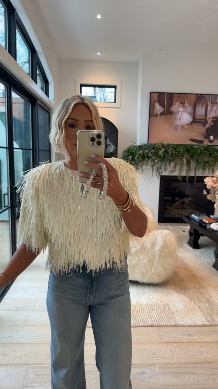 The perfect statement top and the best denim I’ve tried on in months 🔥🔥🔥