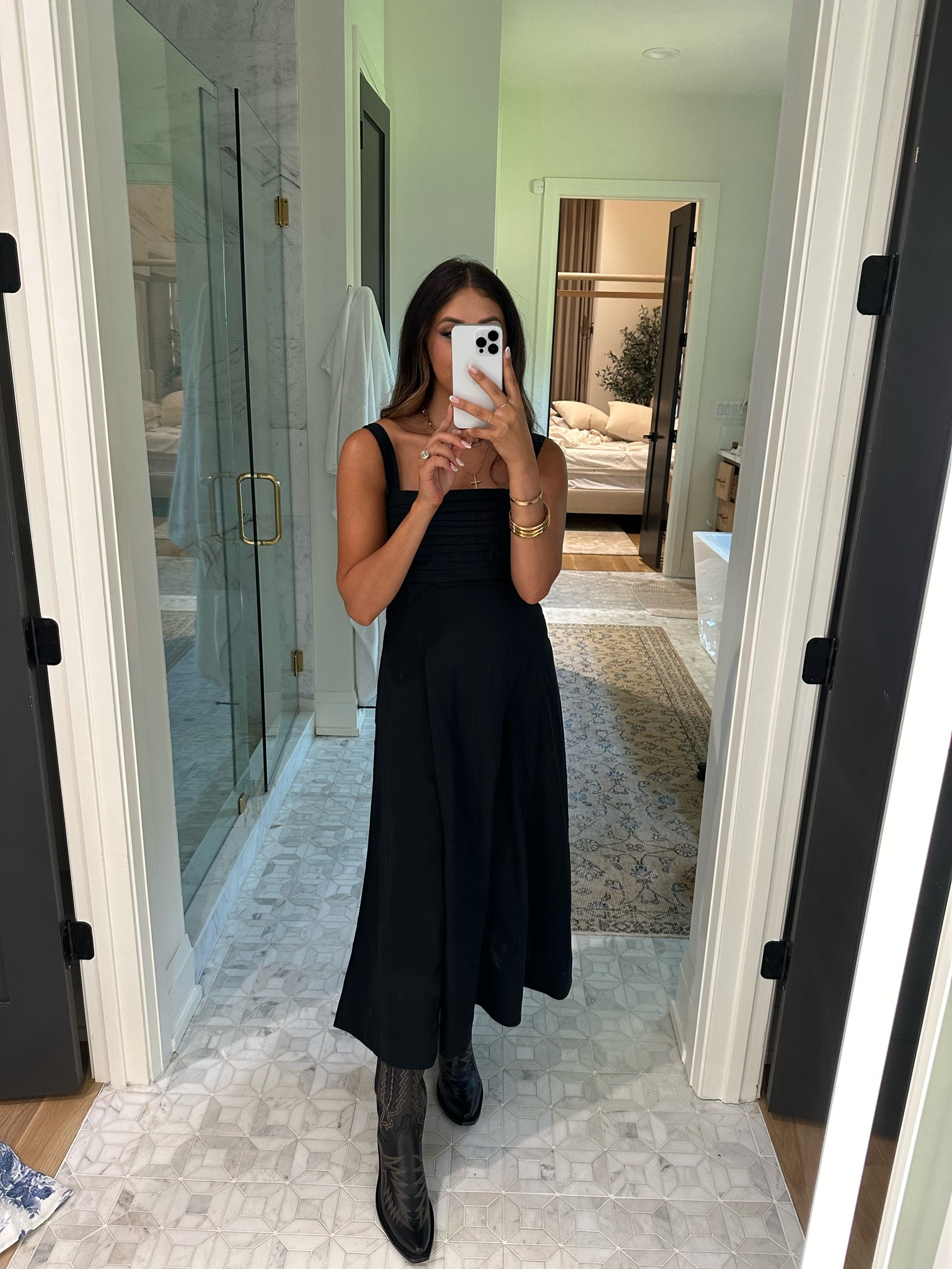 Dress: small

Blameitondede for extra 15% off! 

Flattering little black midi dress! Love the square neck