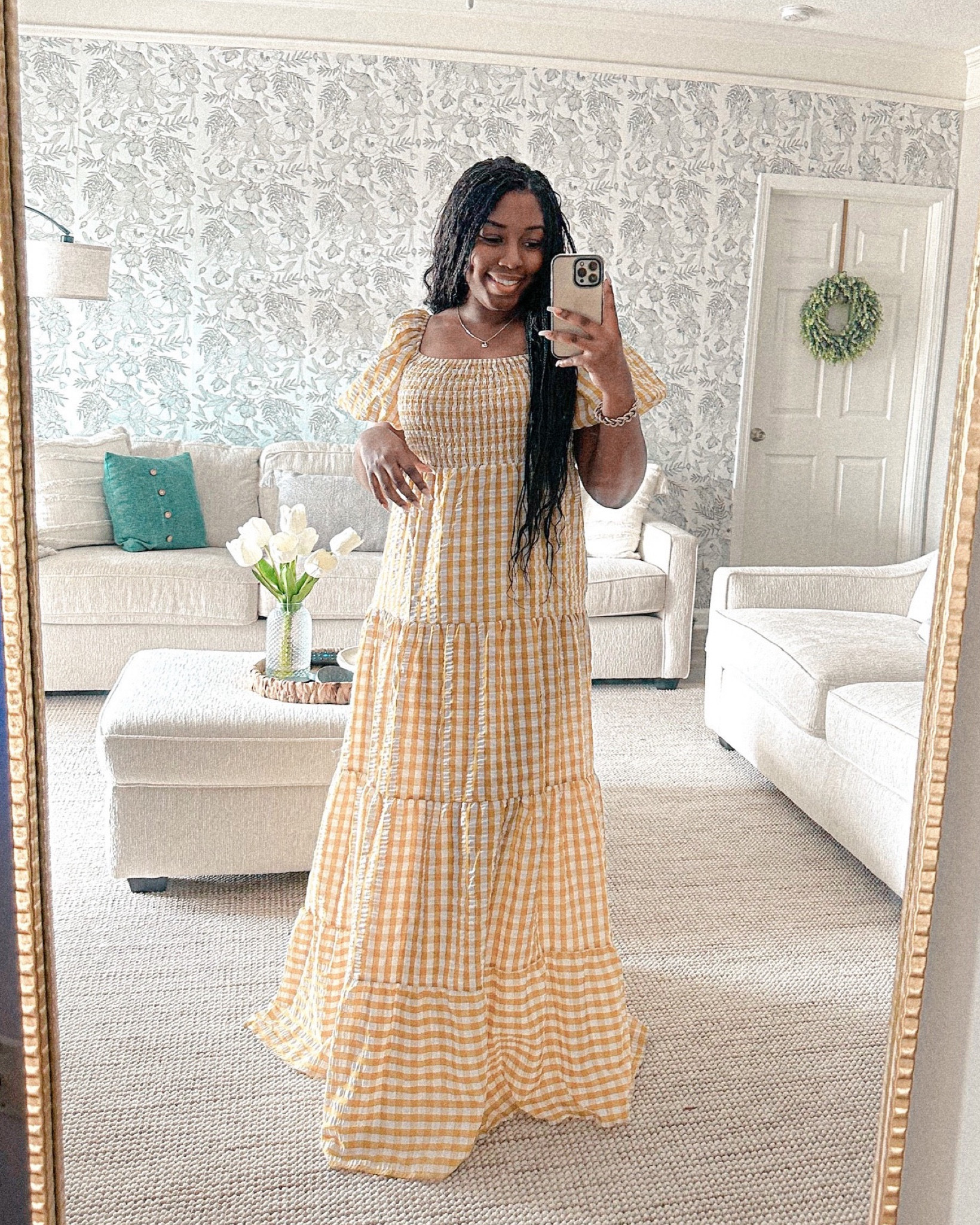 There’s something about maxi dress that touches the floor😄
