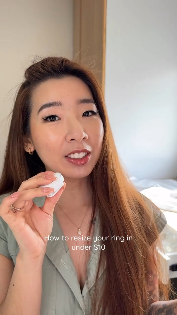 Got a ring that’s too big? 

Save this post if your ring doesn’t fit either, or tag your newly engaged bestie 💕

—

#bride2025 #bridetobe #bridehacks #lifehacks