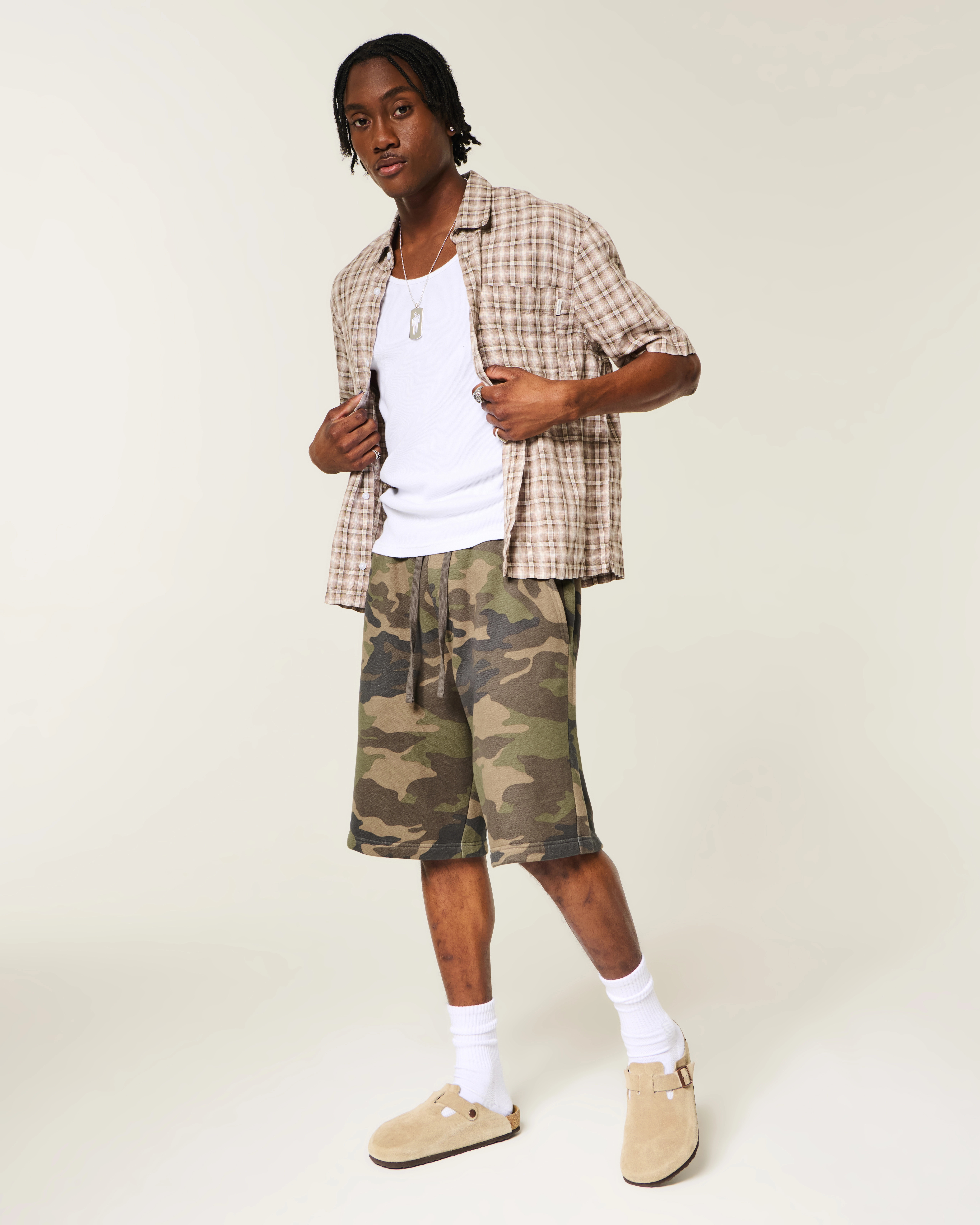 At-the-Knee Camo Baggy Fleece Shorts | Hollister (US)