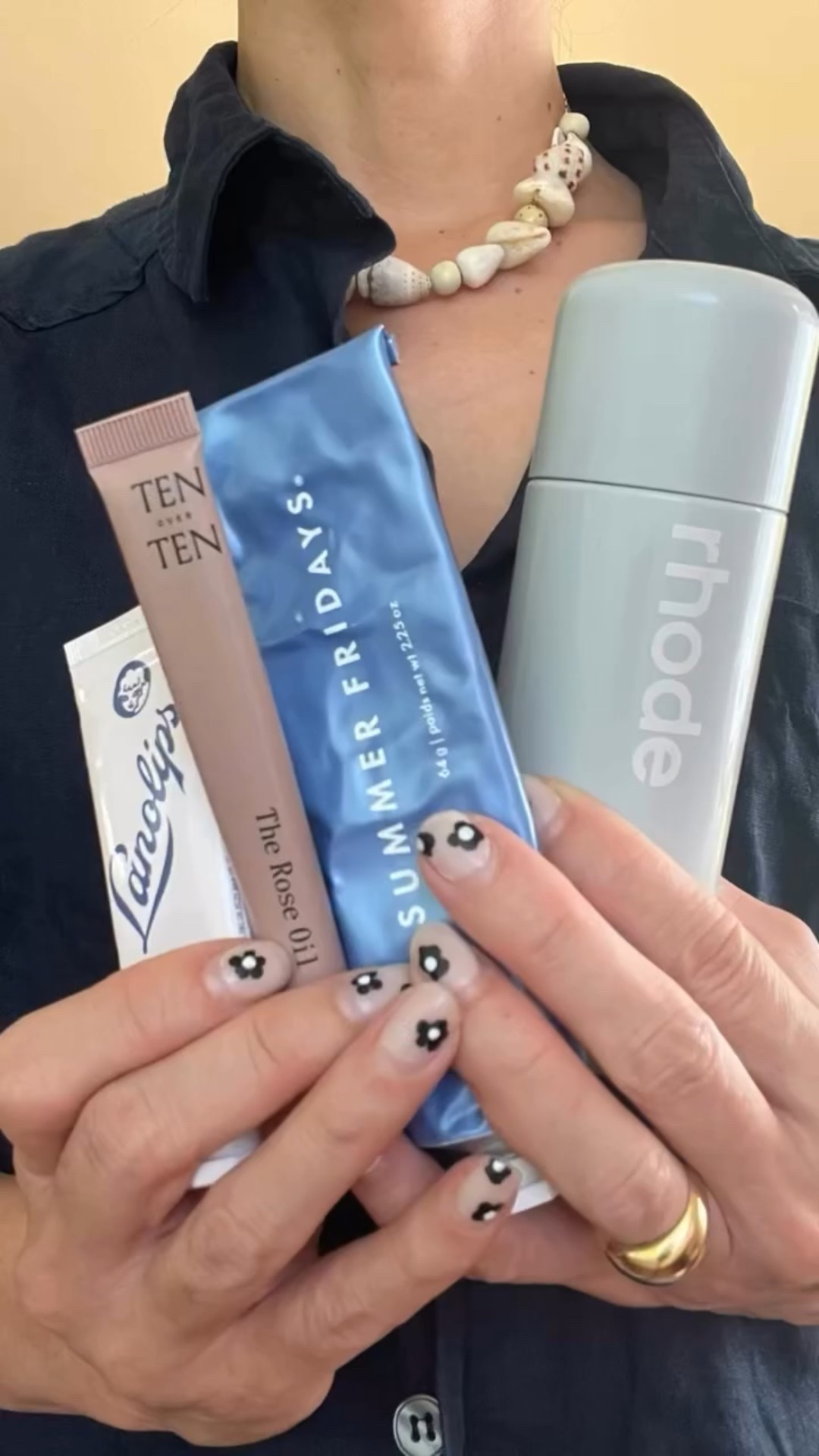 Alaska was amazing, but my skin was parched! Here's what saved me:
- @lanolips for dry patches on my face and lips
- @rhode glazing milk for daily & nighttime moisture
- @tenoverten the rose oil for cuticle love
- @summerfridays jet lag mask as my moisturizer
- @aquaphorus for bedtime hydration - my friend let me use hers and out of everything I used on the trip this was the most crucial for me.
- XPCARE steam eye mask for in-flight relaxation

Links in my stories 👆🏼
#skincare #dryskincare #dryskinrelief #dryskintips #travelskincare