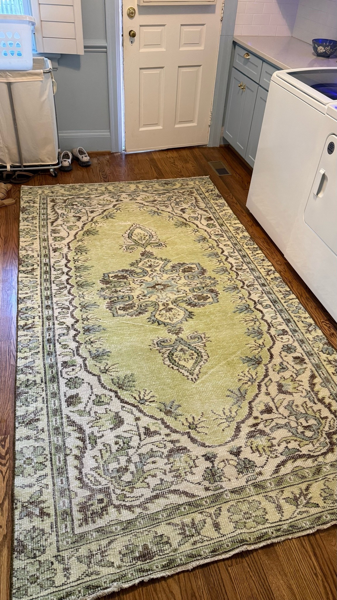 Obsessed with my new vintage Turkish rug!!!! 75% off too!!!

Sale
Antique 
Vintage
Etsy

#LTKHome #LTKSaleAlert