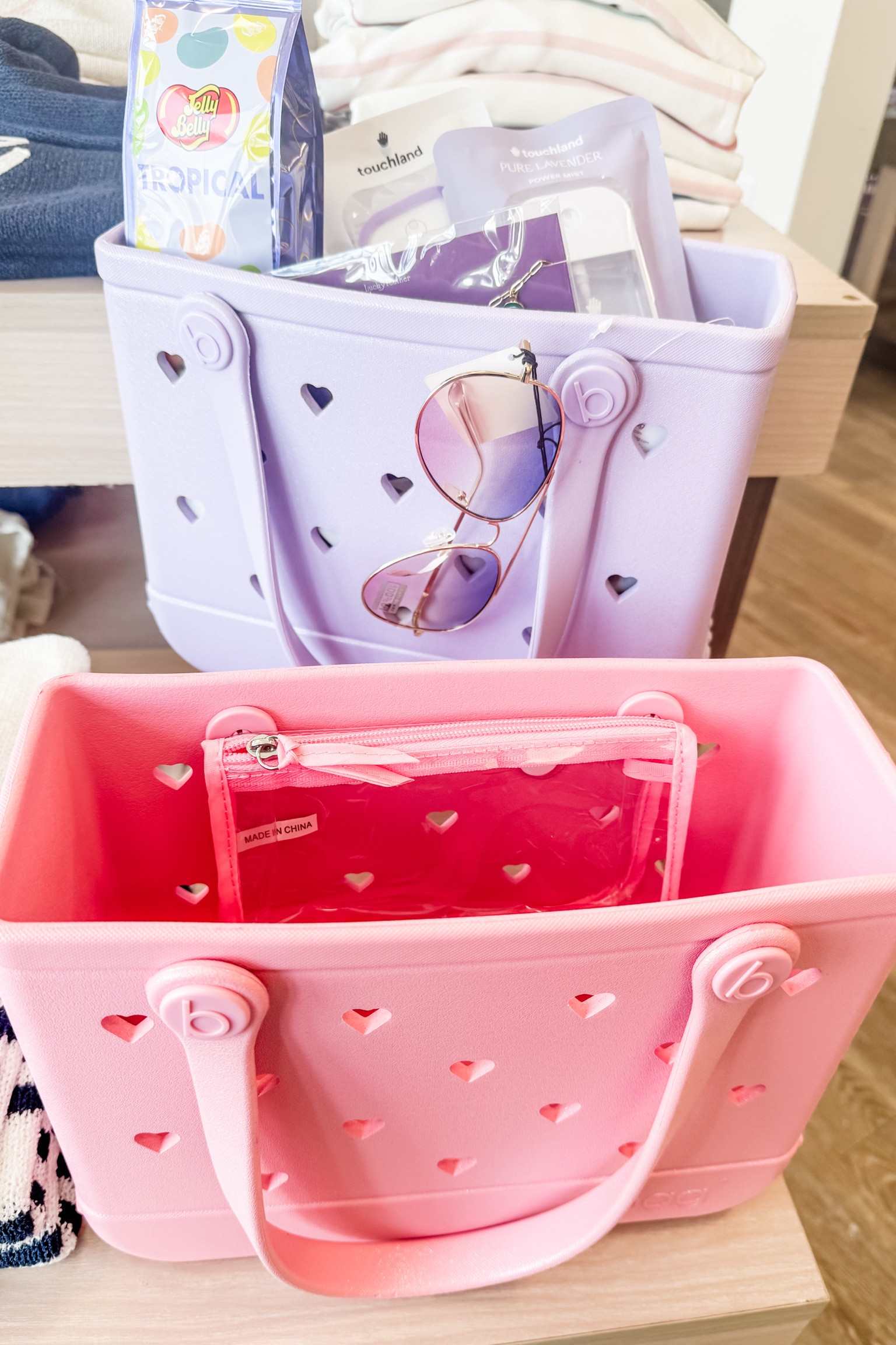 These shimmer heart Bitty Bogg Bags are so adorable! Love them as part of a Valentine’s Day gift or just for fun!!

#workbag #mombag #travel #organize #boggbag #valentinees

#LTKWatchNow #LTKStyleTip #LTKGiftGuide