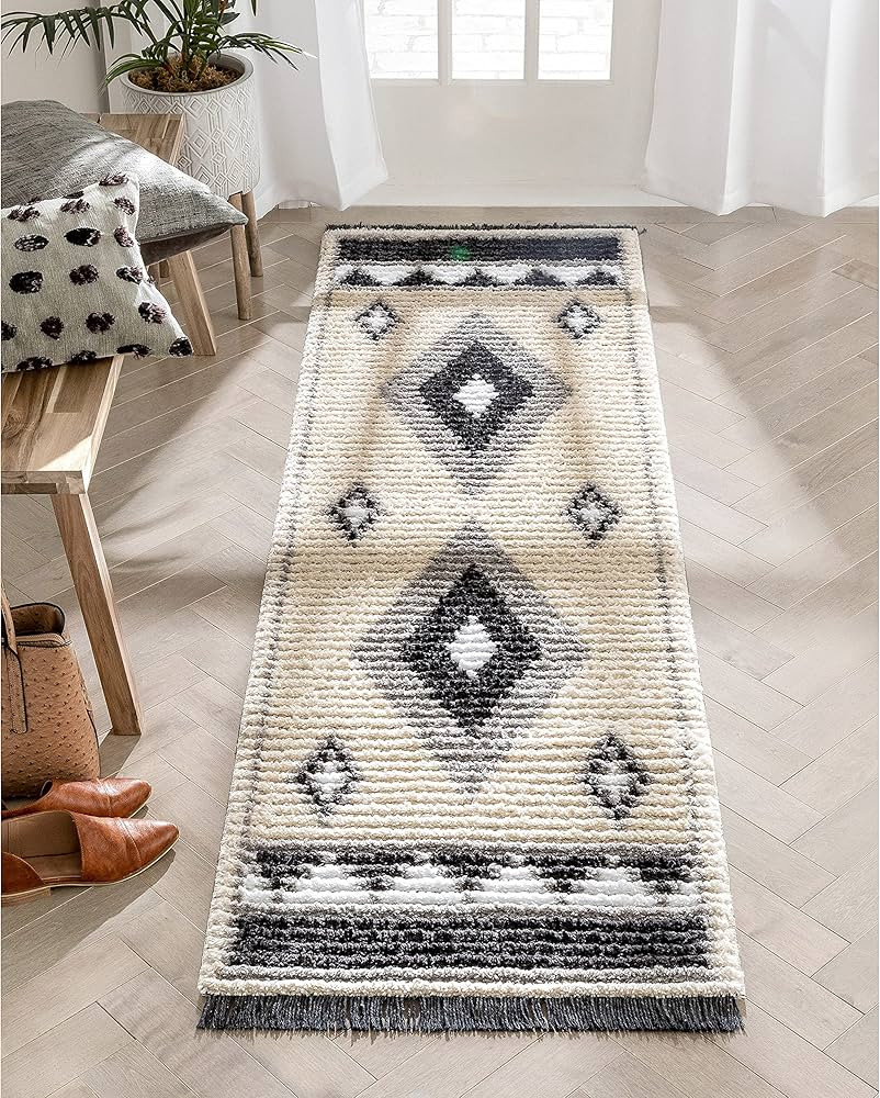 Well Woven EIN Grey Moroccan Diamond Medallion Pattern Runner Rug 3x10 (2'7" x 7'3") | Amazon (US)