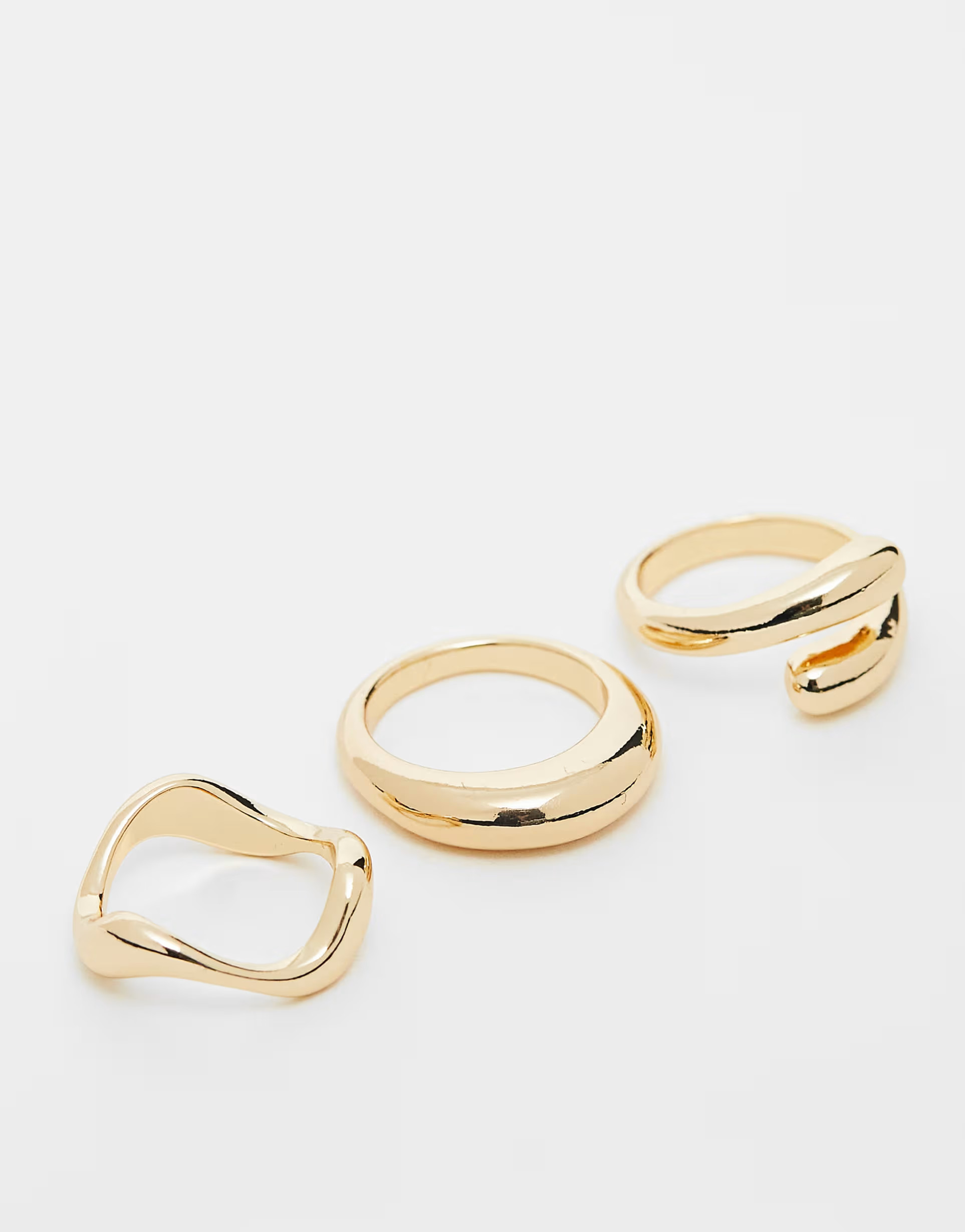 ASOS DESIGN Curve pack of 3 rings with mixed minimal designs in gold tone | ASOS (Global)