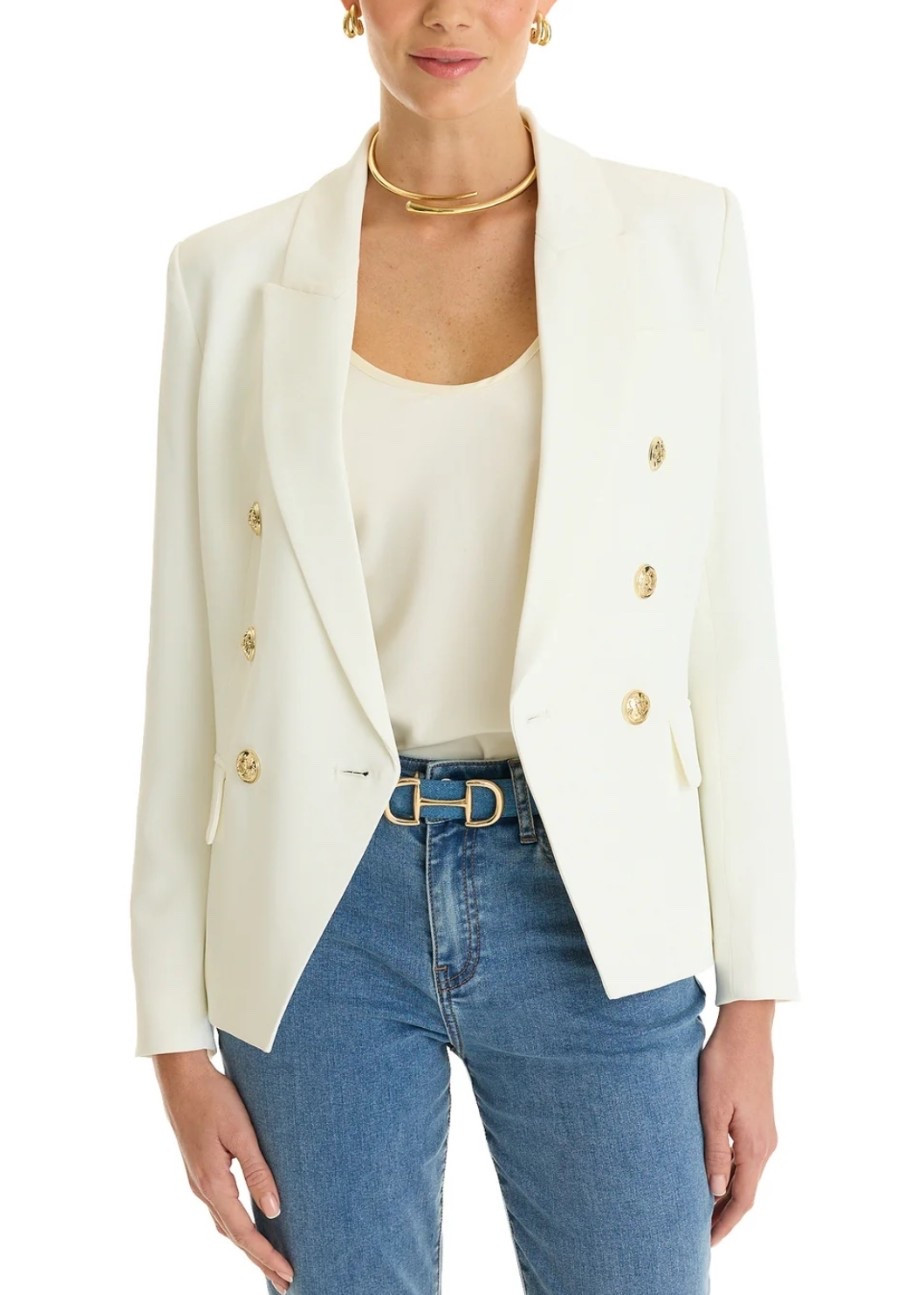 DOUBLE BREASTED BLAZER 
Classic look

#LTKTravel #LTKWorkwear #LTKOver40