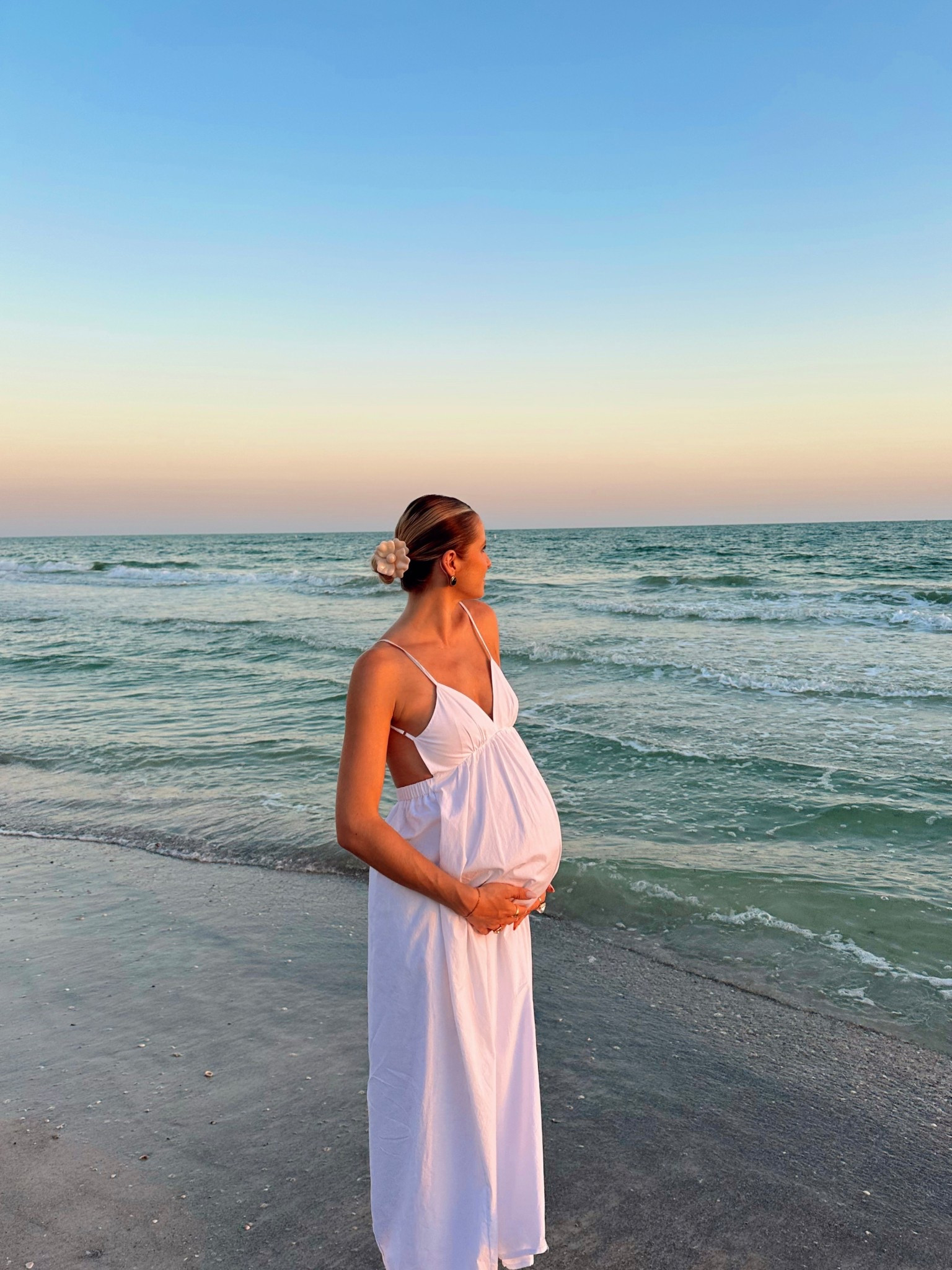 Cute summer open back maternity dress (size S) 

#LTKBump #LTKSeasonal #LTKFindsUnder50