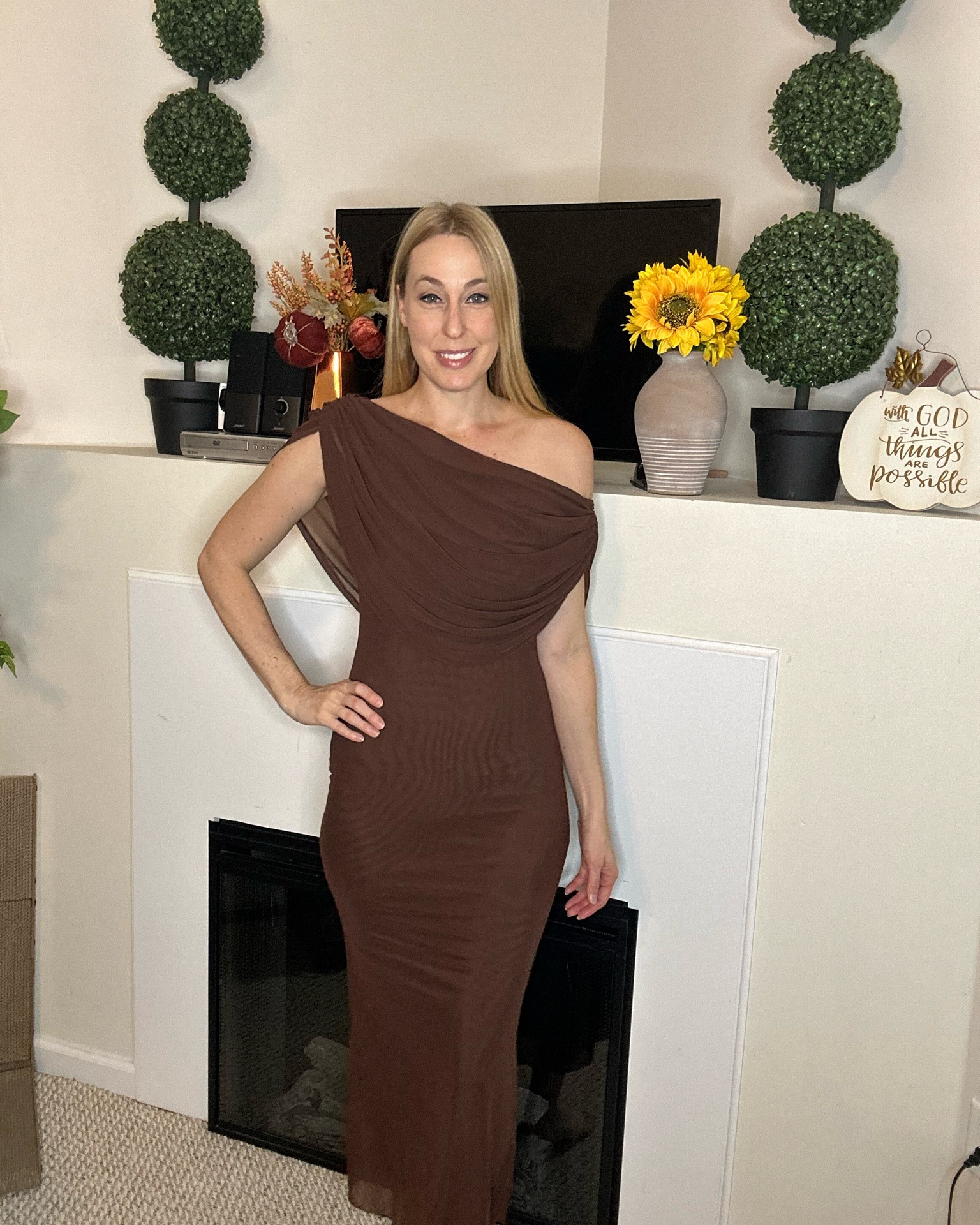 Fall wedding guest dress 
🖤 the color is perfect for fall
🖤 a very elegant and comfortable dress
🖤fits true to size, wearing size small and I am 5’10”
🖤 Amazon fashion find under 50