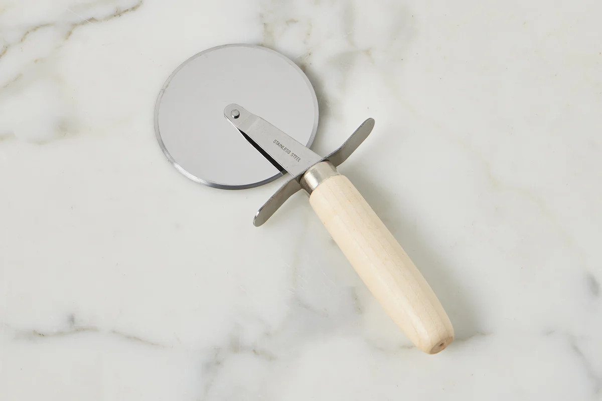 Italian Pizza Cutter, Beechwood | etúHOME