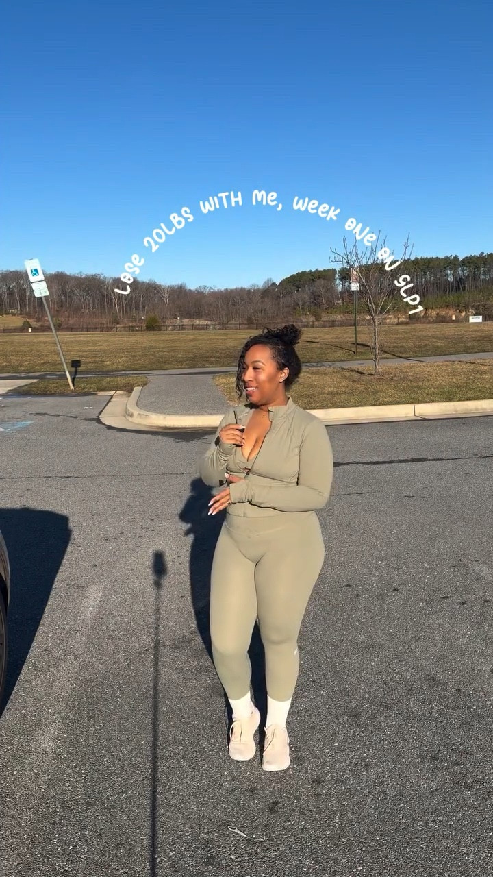 I’m so happy right now ! It’s working season ✨
Set from @fabletics 🤍
Large bottoms and top 

#dyamondnicole #momlife #fitness #fabletics #divorced

#LTKfitnessgoals #LTKMidsize #LTKSpringSale