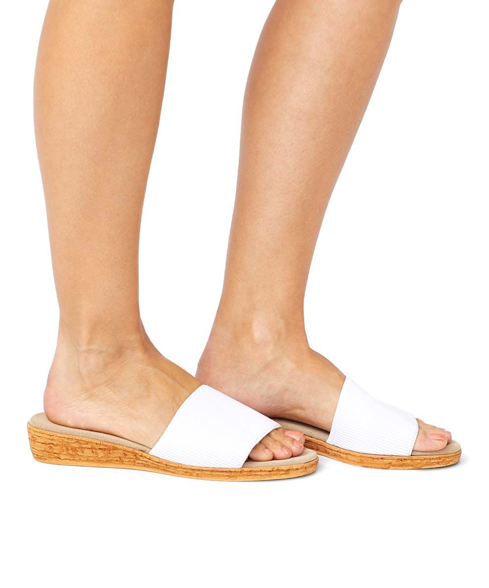 Charleston Shoe Co. Women's Sandals WHITE - White Seabrook Slide - Women | Zulily