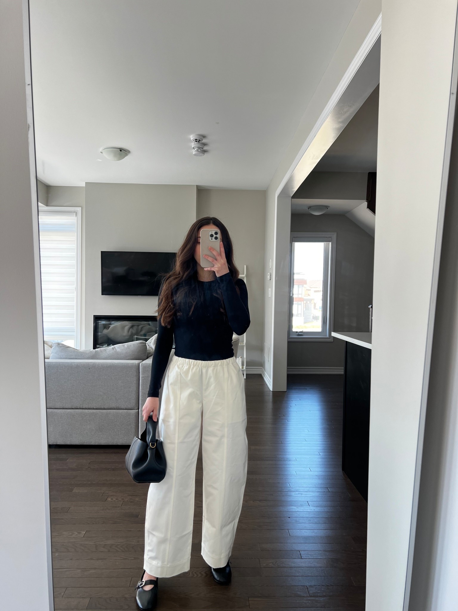 Such a cute petite-friendly spring outfit! These pants are the perfect length for me in flats (I’m 4’11). Wearing a 2XS 🖤 



#LTKpetite #LTKcanada