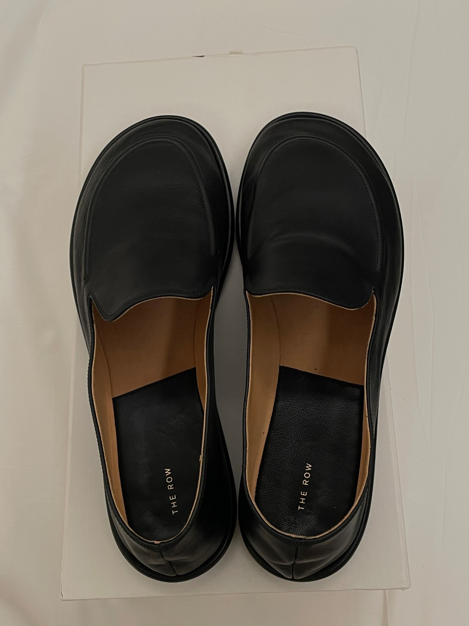 Shoes for fall🍂🍁🍃

#therow #therowloafers #therowcanal #canalloafers 

#LTKkorea #LTKshoes #LTKasia