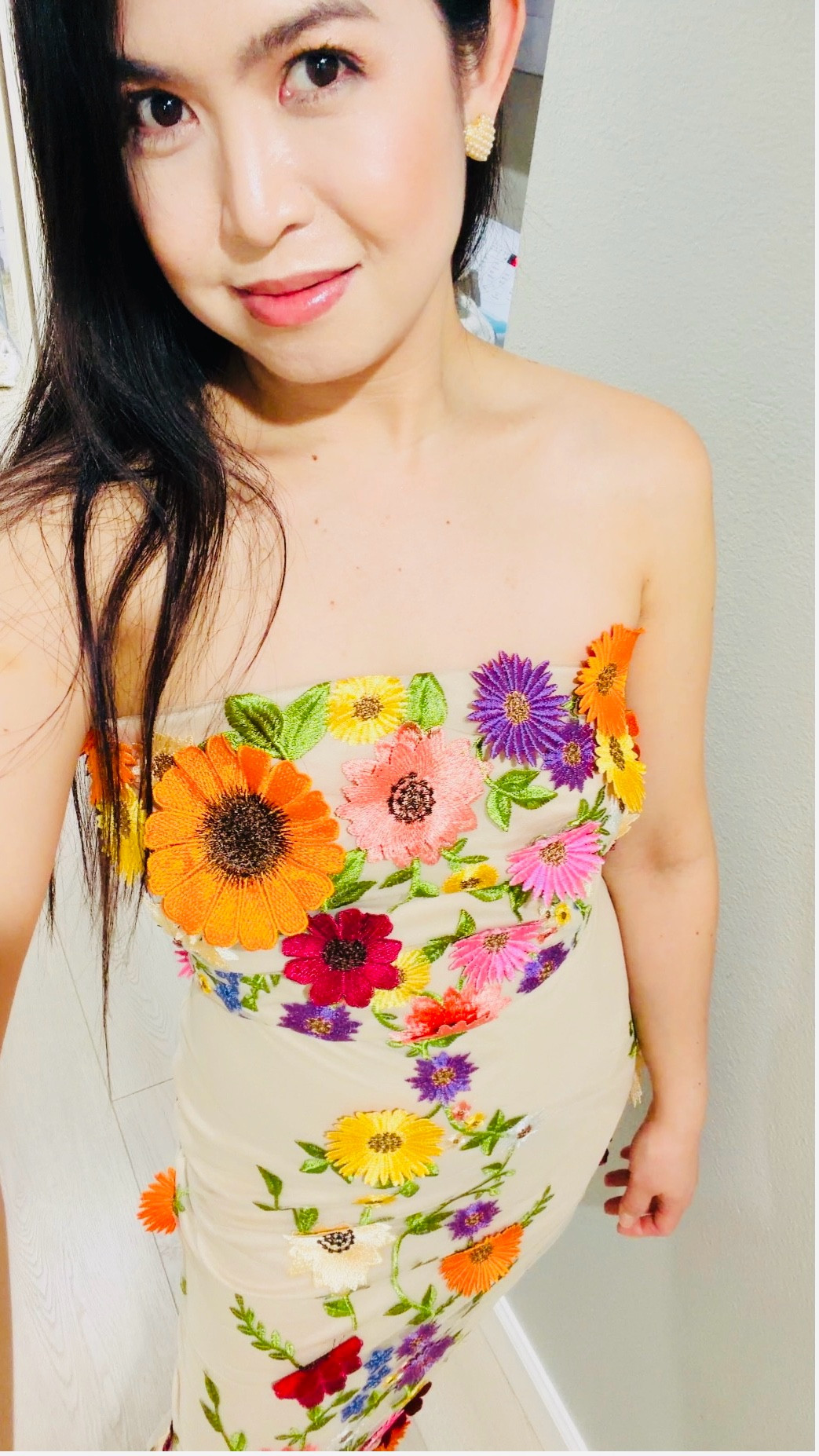 Spring is almost here! This dress is perfect for any event you may have!😘🌸🌼🌺 Wearing a size S it’s on sale now only under $60! Would also be great for a Valentine’s date!😘❤️❤️❤️








#ltkfindsunder100 #ltkstyletip #ltkparties #ltkevents #springstyle #ltkspringstyle #weddinguestdress #springdress #flowerdress #straplessdress #dressesunder100 #floraldress #vici 

#LTKootd #LTKSeasonal #LTKSaleAlert