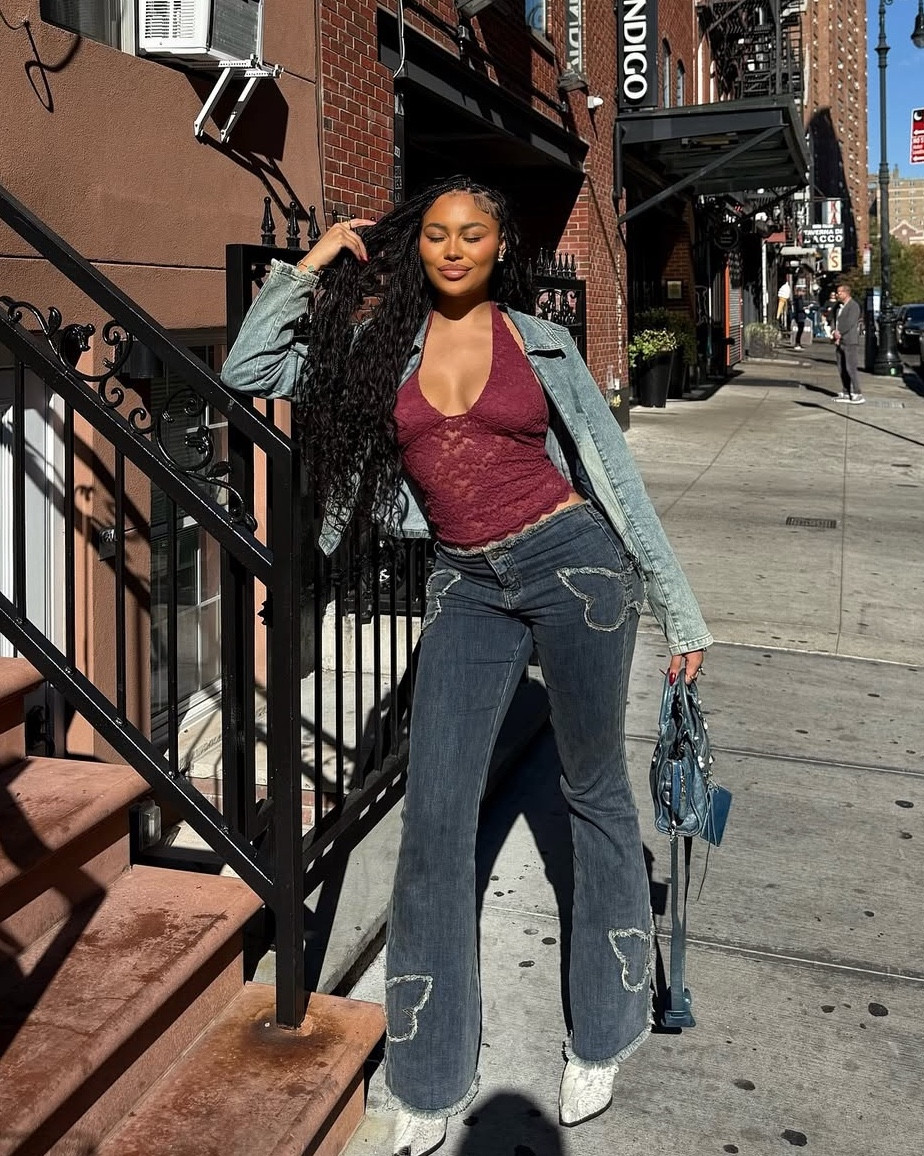 NYC

I am Gia butterfly flared trousers, maroon lace vest, zip up denim jacket, Balenciaga city bag x

#LTKuk #LTKautumn