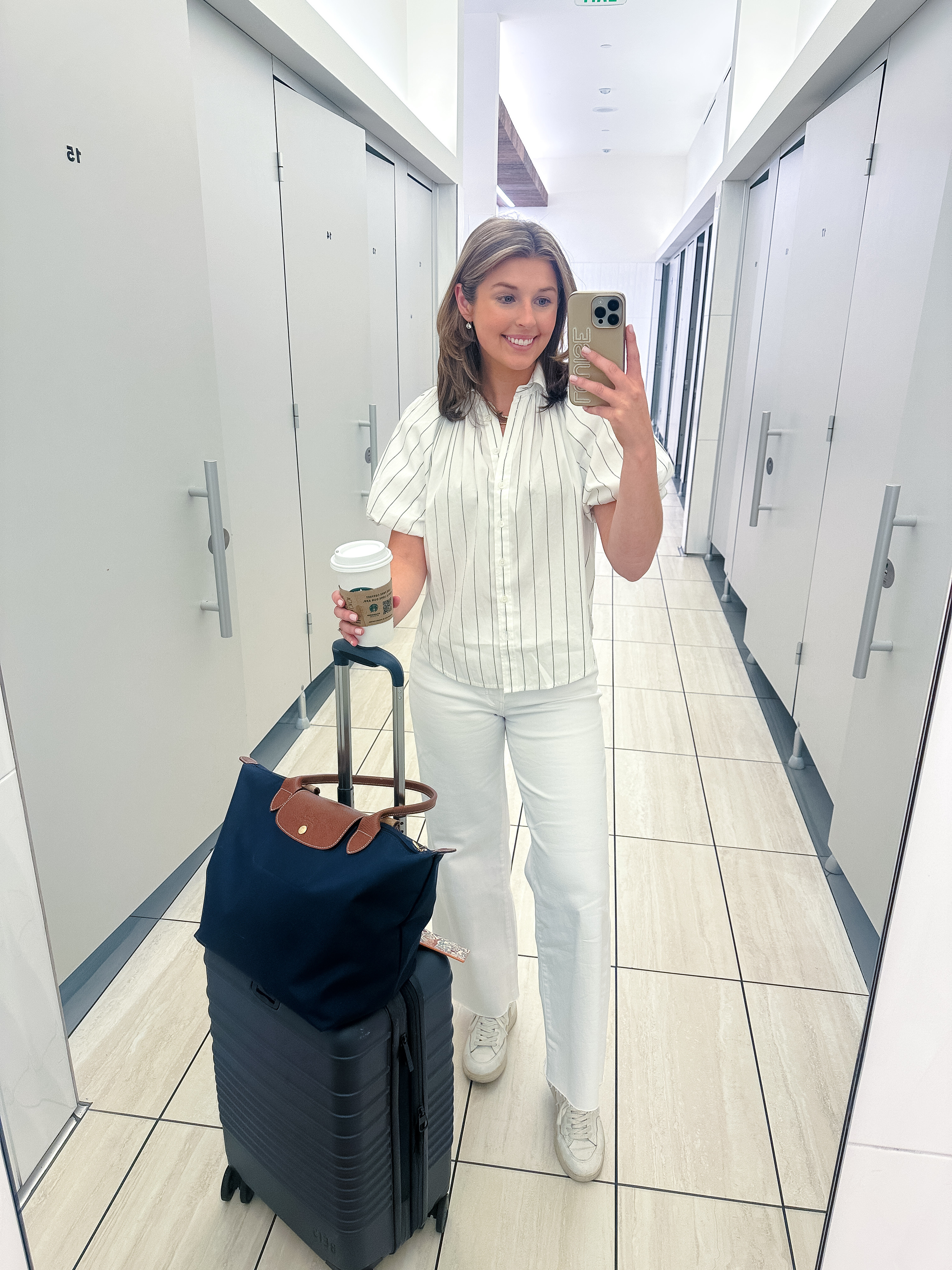 Travel ootd! Wearing an XS in top and 2 in jeans (jeans run big!)

@nordstrom #NordstromPartner