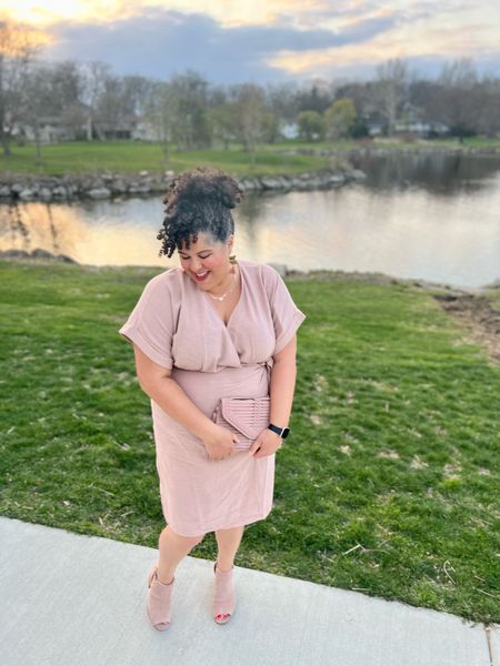 This dusty rose wrap dress is such 😍.

Wear it to work, or a special event. 

It is made out of 100% cotton, and comes in black as well. 

There are two different buttons on the inside for a snugger or looser fit.

Nursing friendly!

I’m in the XL.


#LTKcurves #LTKSeasonal #LTKworkwear