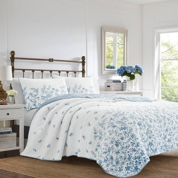 Laura Ashley Flora Cotton Reversible Blue Quilt Set - King | Bed Bath & Beyond