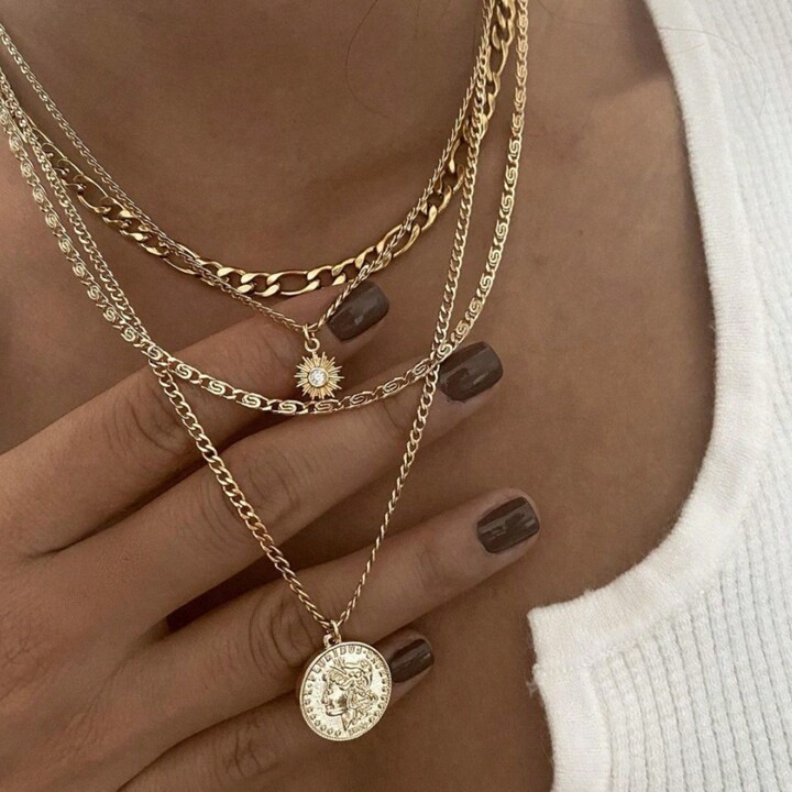 1pc Bohemian Style Portrait Circle Pendant Multi-Layered Necklace With Rhinestone | SHEIN USA | SHEIN