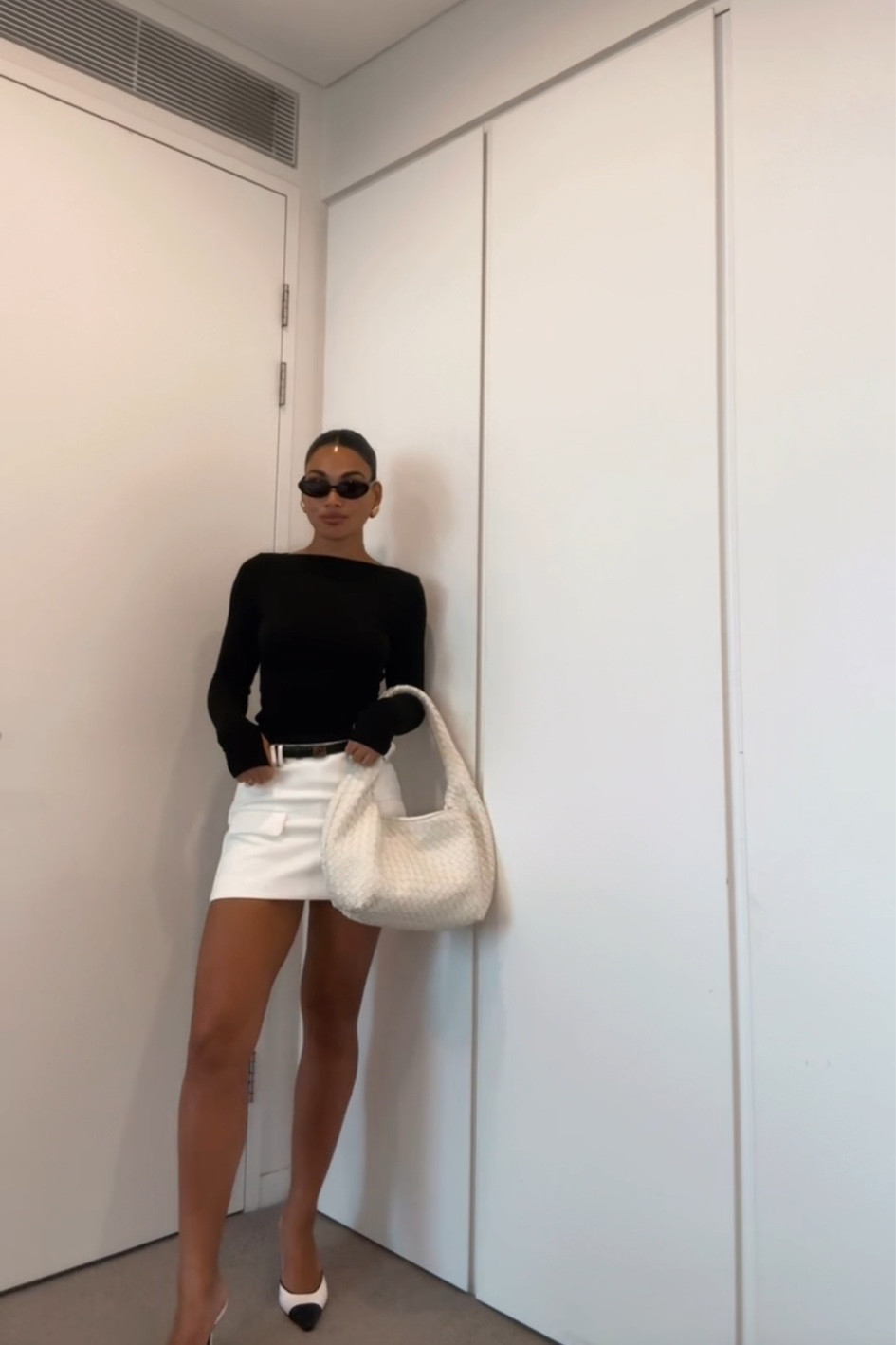 I’m wearing size 8 in the top, and size 6 in the skirt 🖤