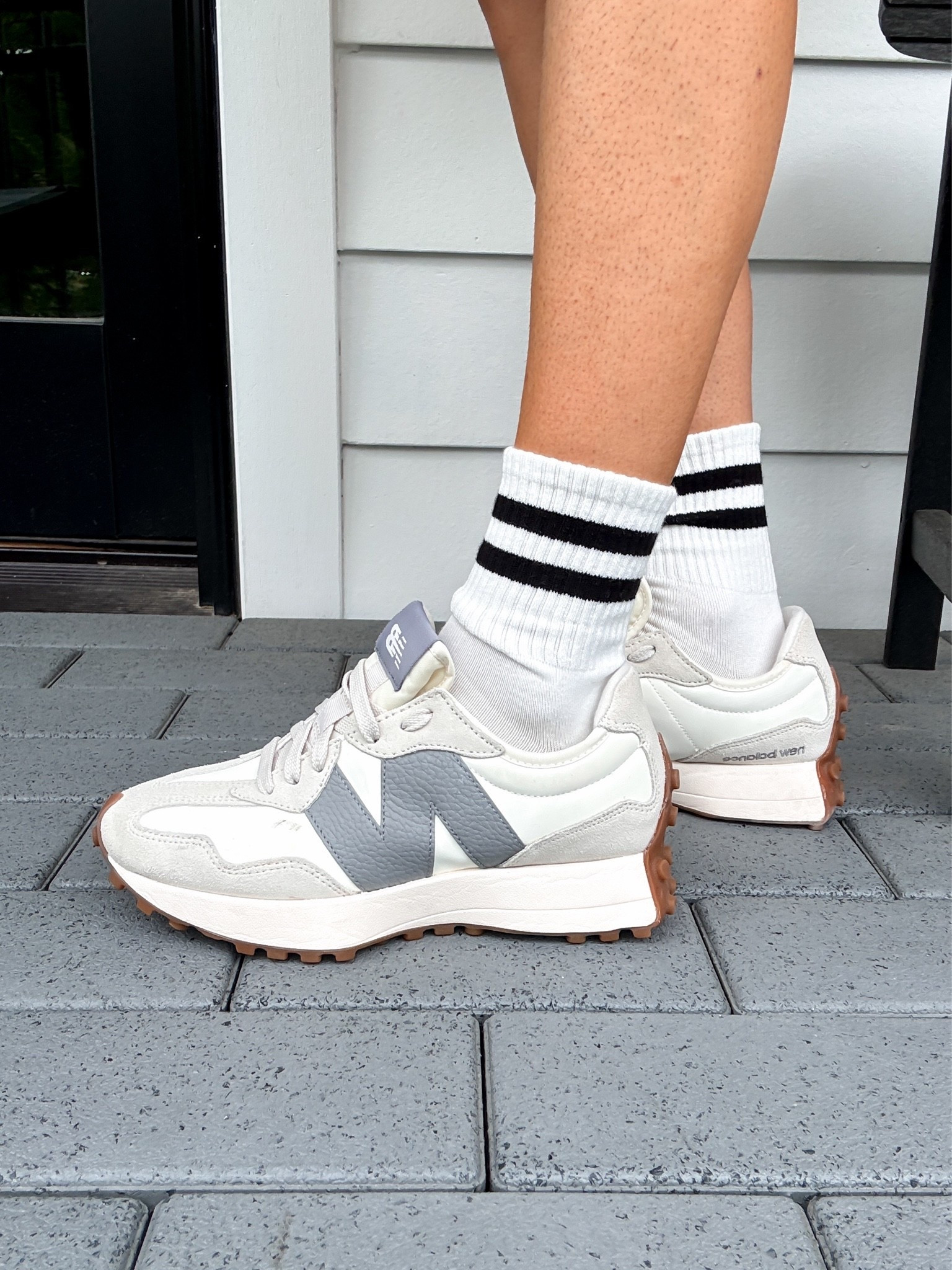 New balance sneakers

#LTKootd #LTKfitnessgoals #LTKActive