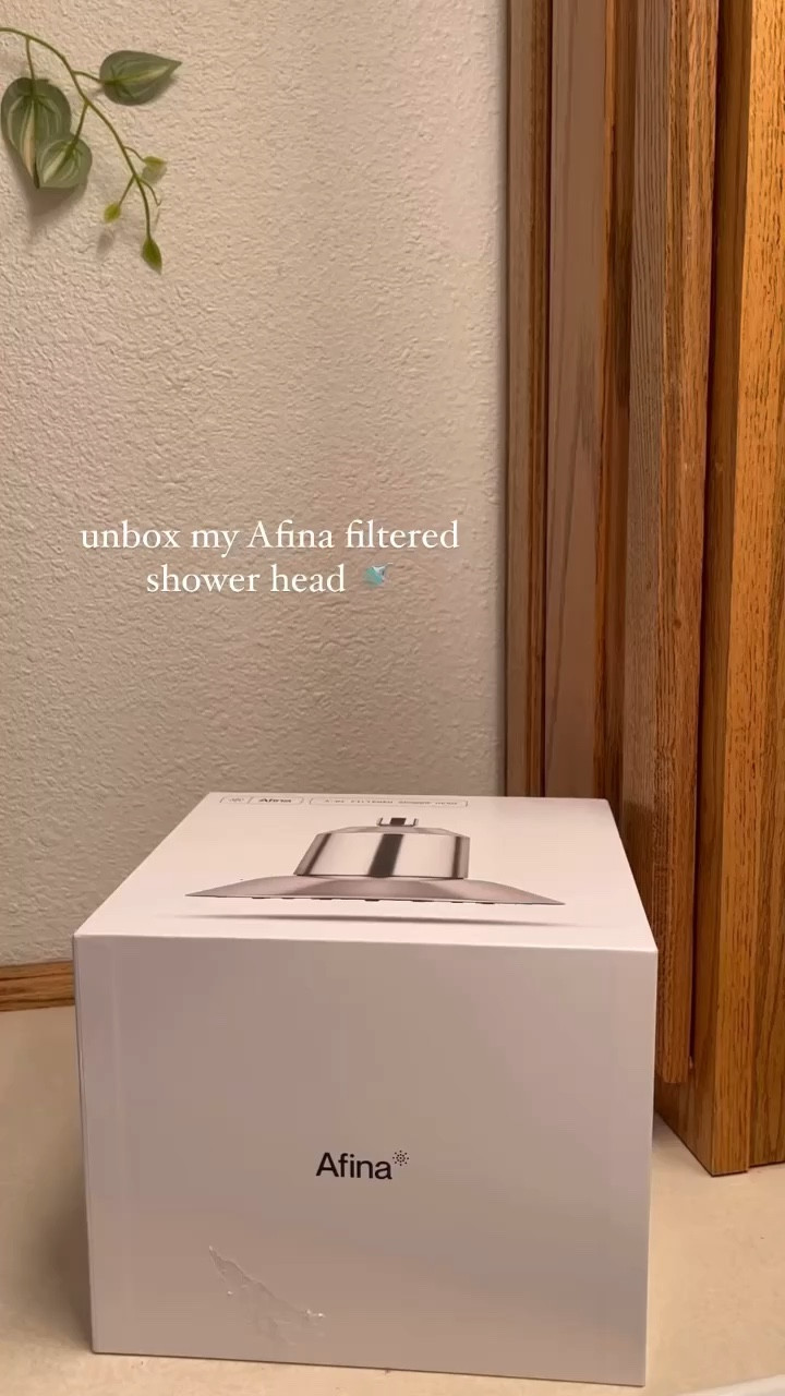 the best Filtered Shower Head of my life 🙌🏻

#LTKhome #LTKfindsunder100 #LTKVideo