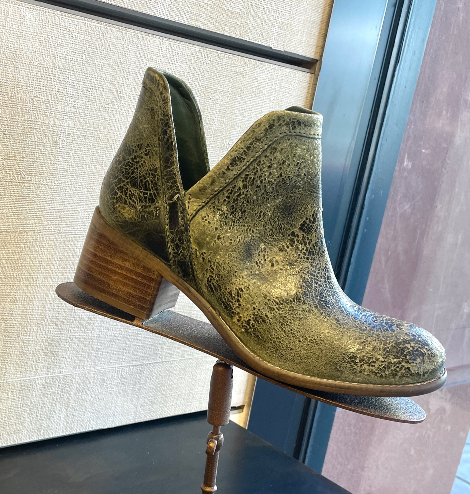 #DianaraBoots #greenankleboot #greenboots #greenanklebooties #truenerdboots #nerdboots #nerdworkboots #classic #leatherboots #sundancecatalog #trendy #booties #vcutankleboots 

#LTKGiftGuide #LTKFind #LTKshoecrush
