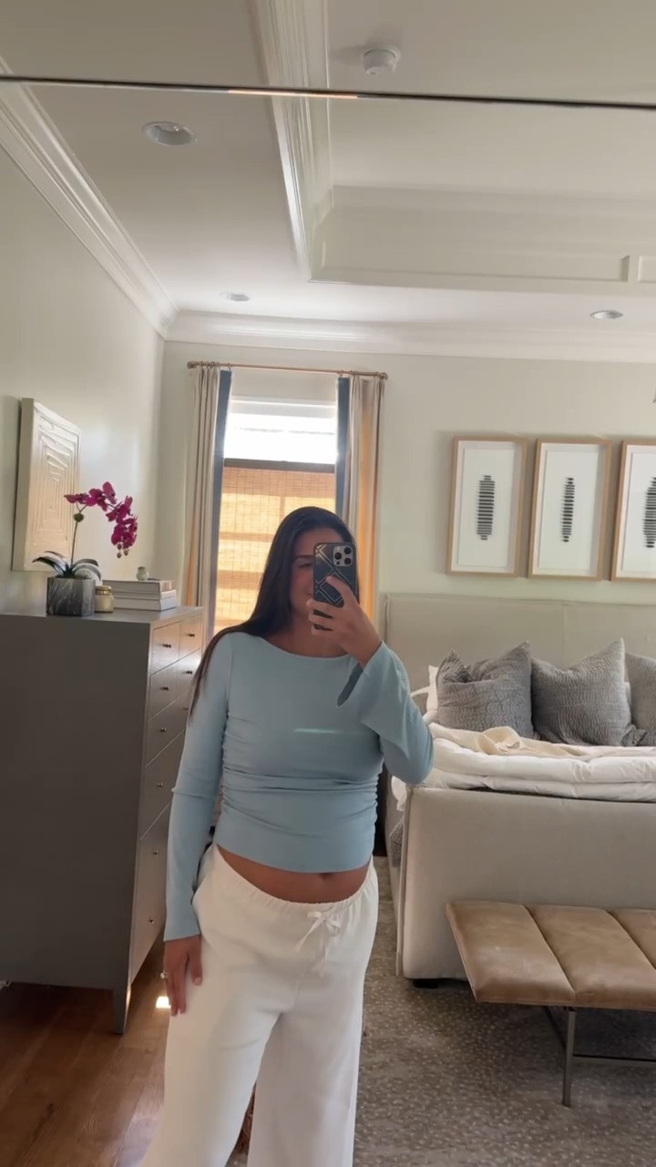 Such an affordable outfit

large in top & bottoms!

trendy sweatpants, lounge pants, travel pants, winter fashion, Grace White

#LTKgrwm #LTKootd #LTKSeasonal